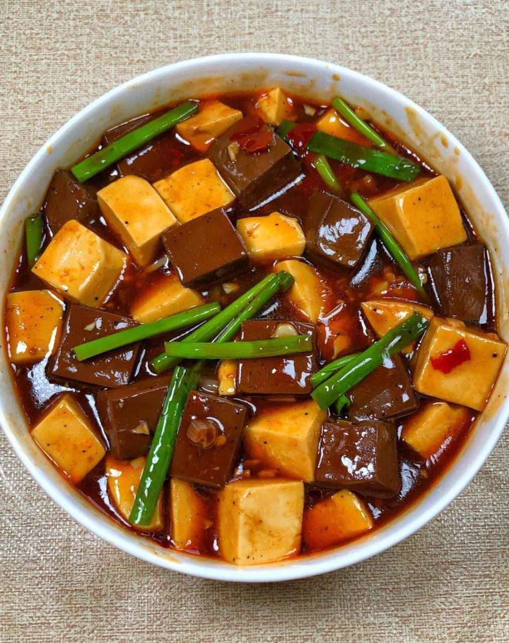 鸭血豆腐  