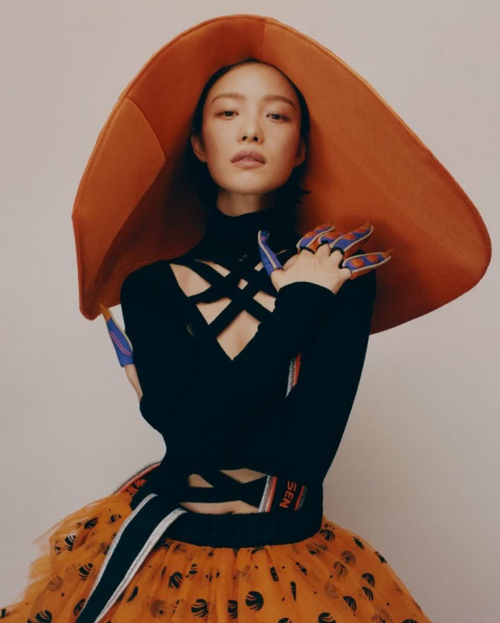 尼妮雀斑颜坠#倪妮仙境2021年新年封面,雀斑湿发造型,休闲大方,时尚