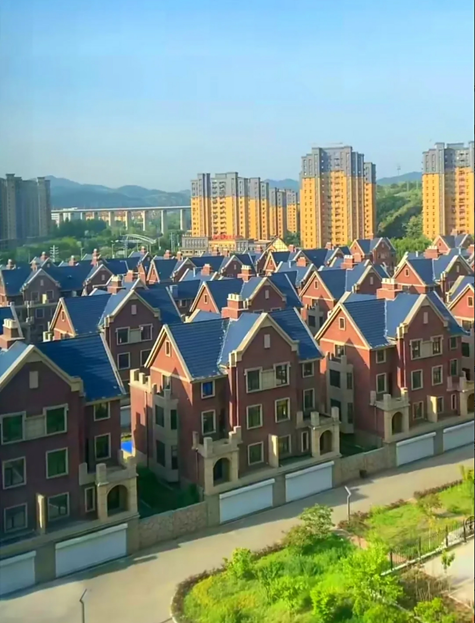 说句心里话本溪石桥子环境真的比老城区好多了,毕竟是新开发的地段.