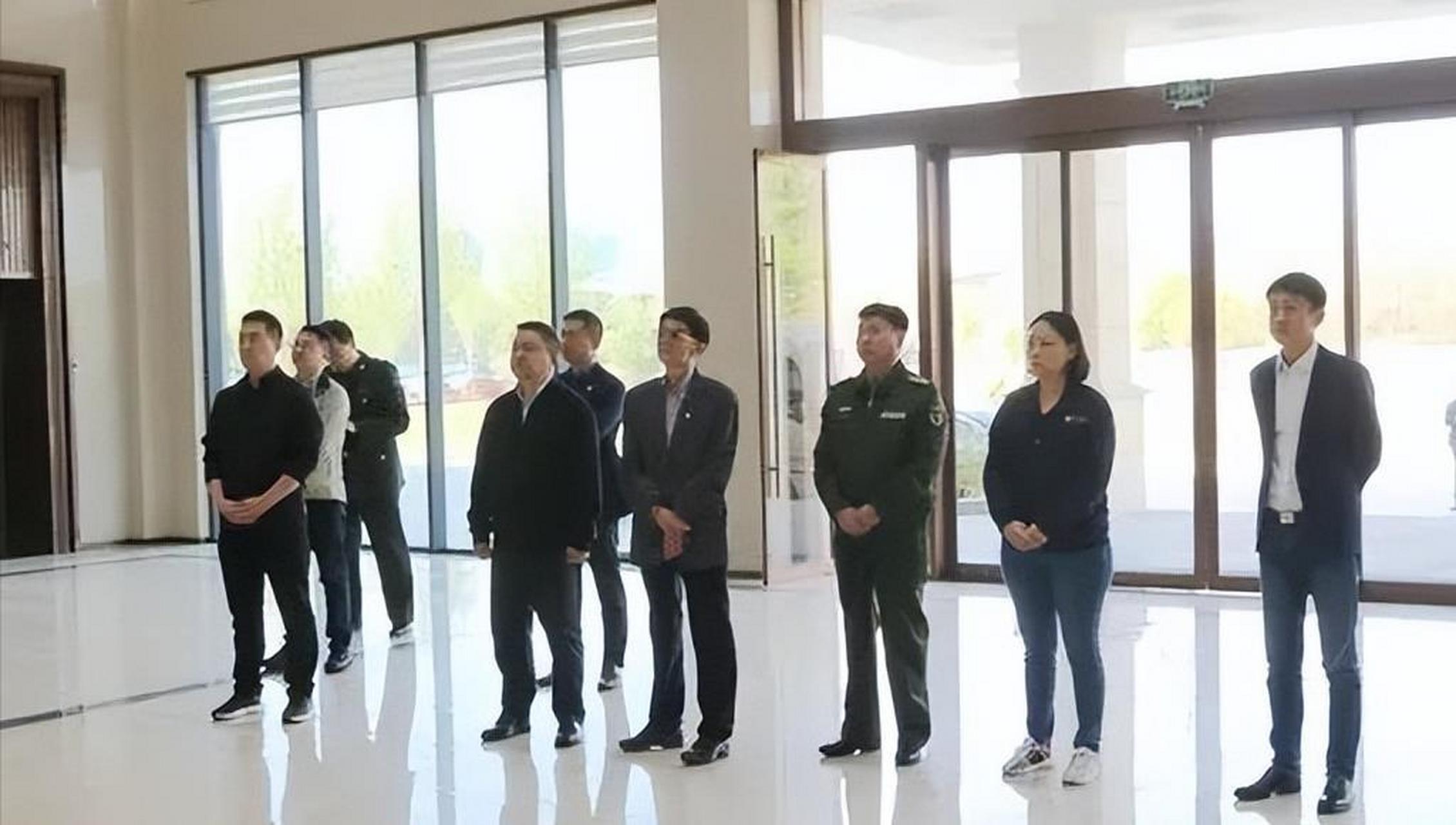 4月10日,滕州籍少将张家军将军一行3人到荆河街道调研.