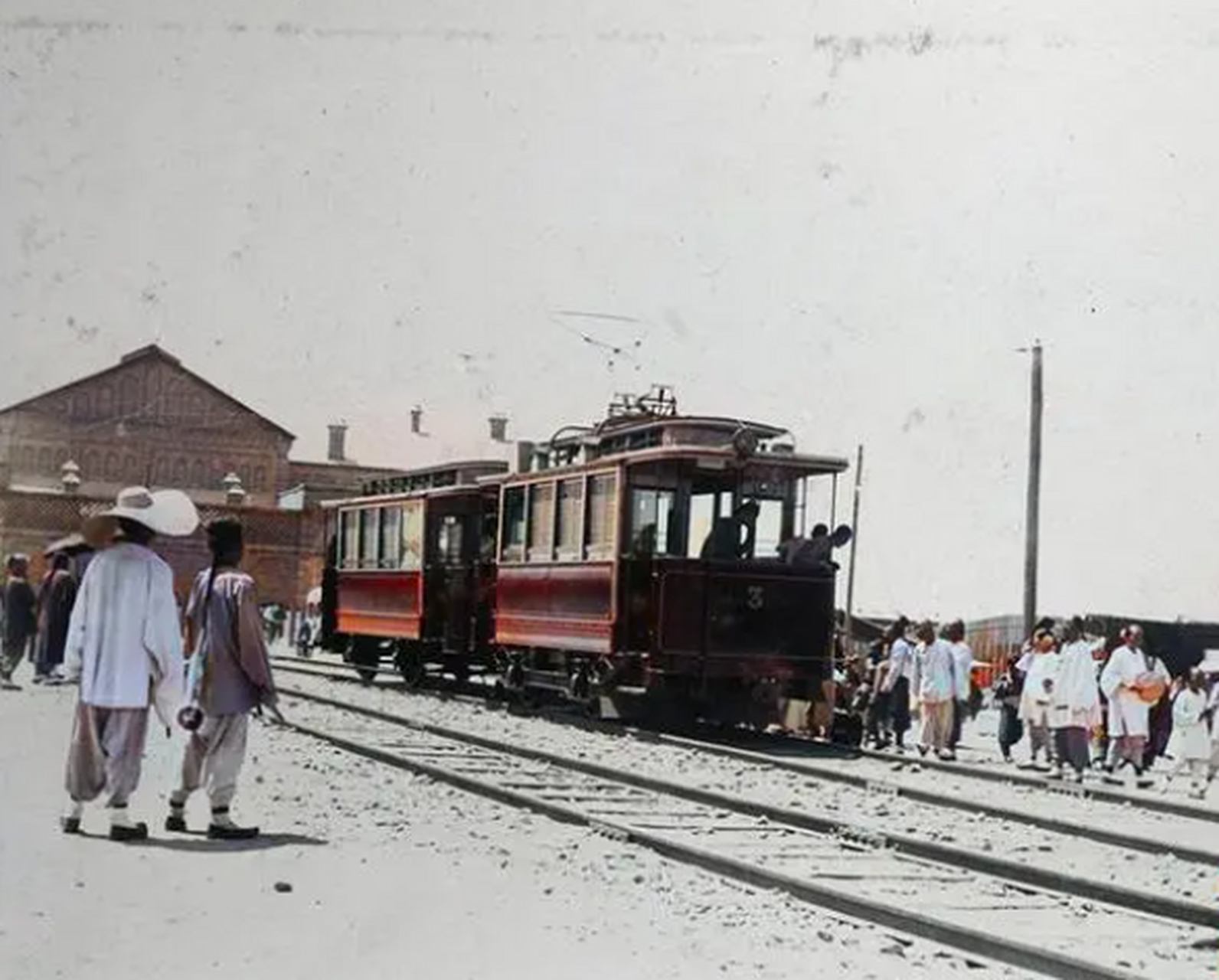 马家堡站建于1897年,位于北京永定门城墙之外,客货两用,连通京汉,京