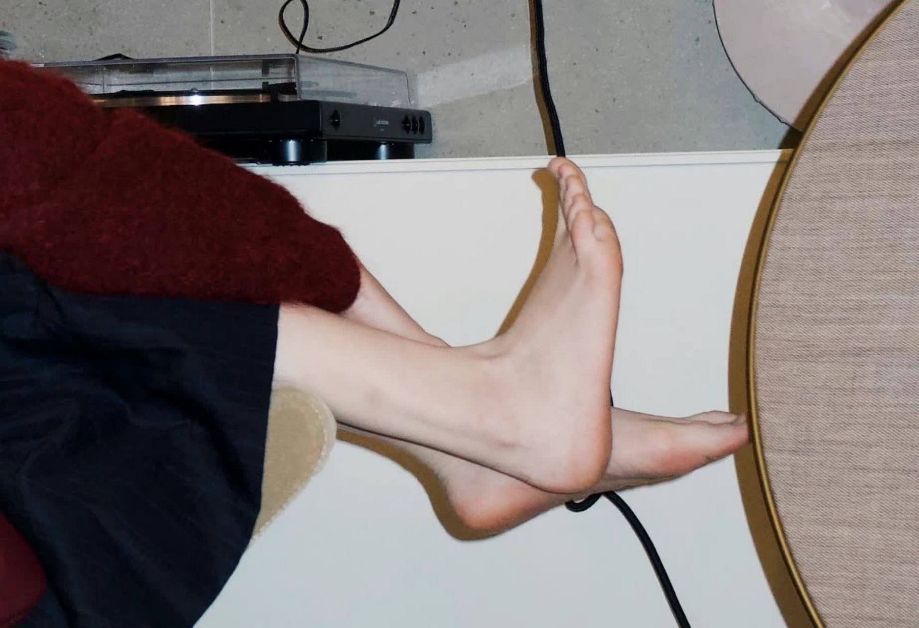 李庚希的小脚还是很漂亮的[没眼看]