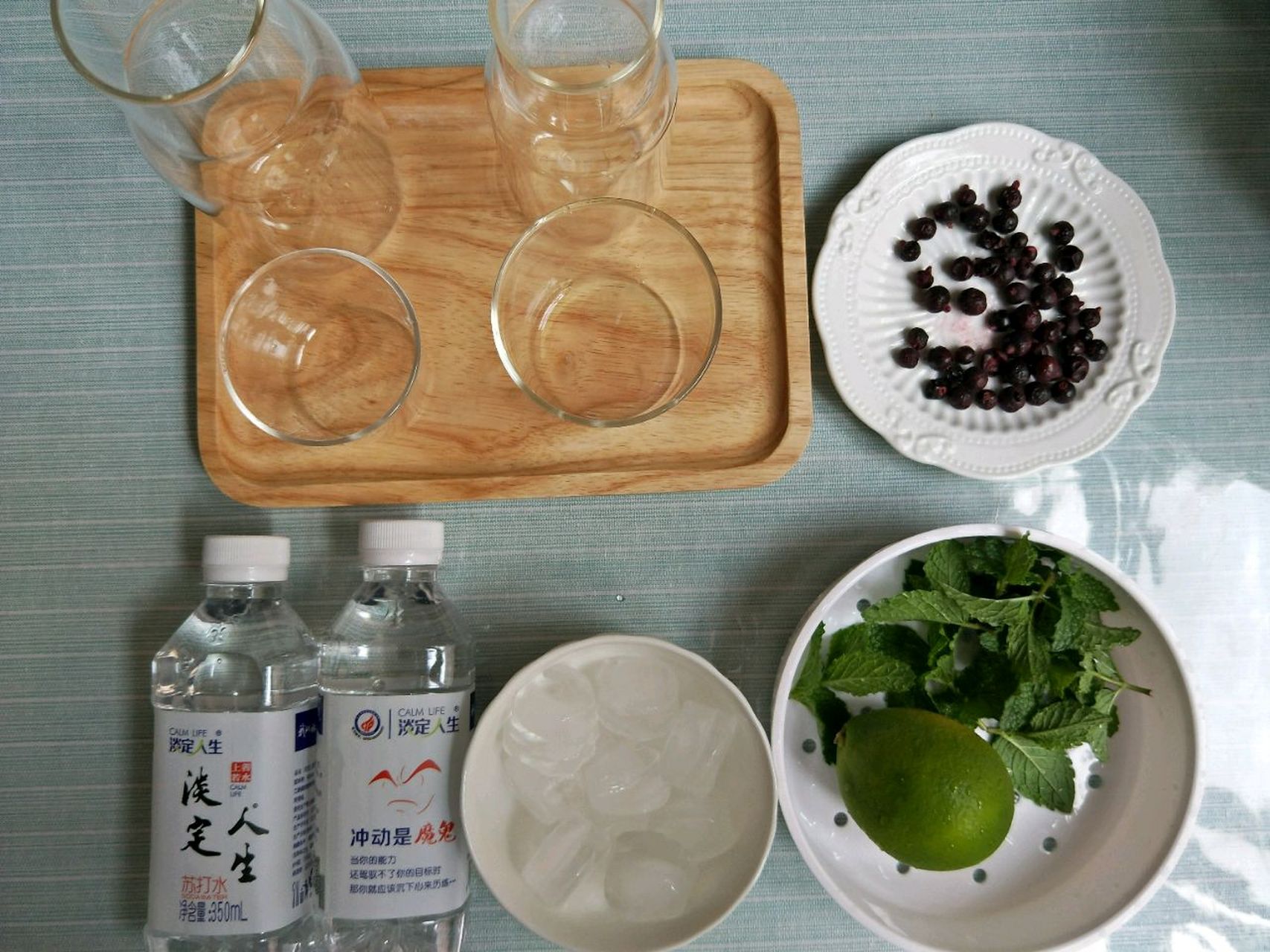 新西兰黑醋栗又被人们称之为黑加仑,黑豆果,它的学名则是黑穗醋栗