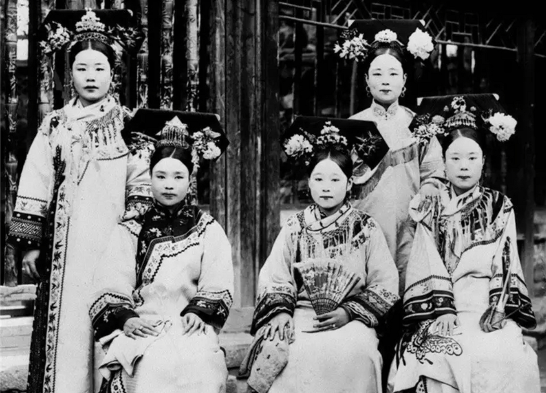 清朝妃子旧照,这颜值符合你对后宫嫔妃的想象吗