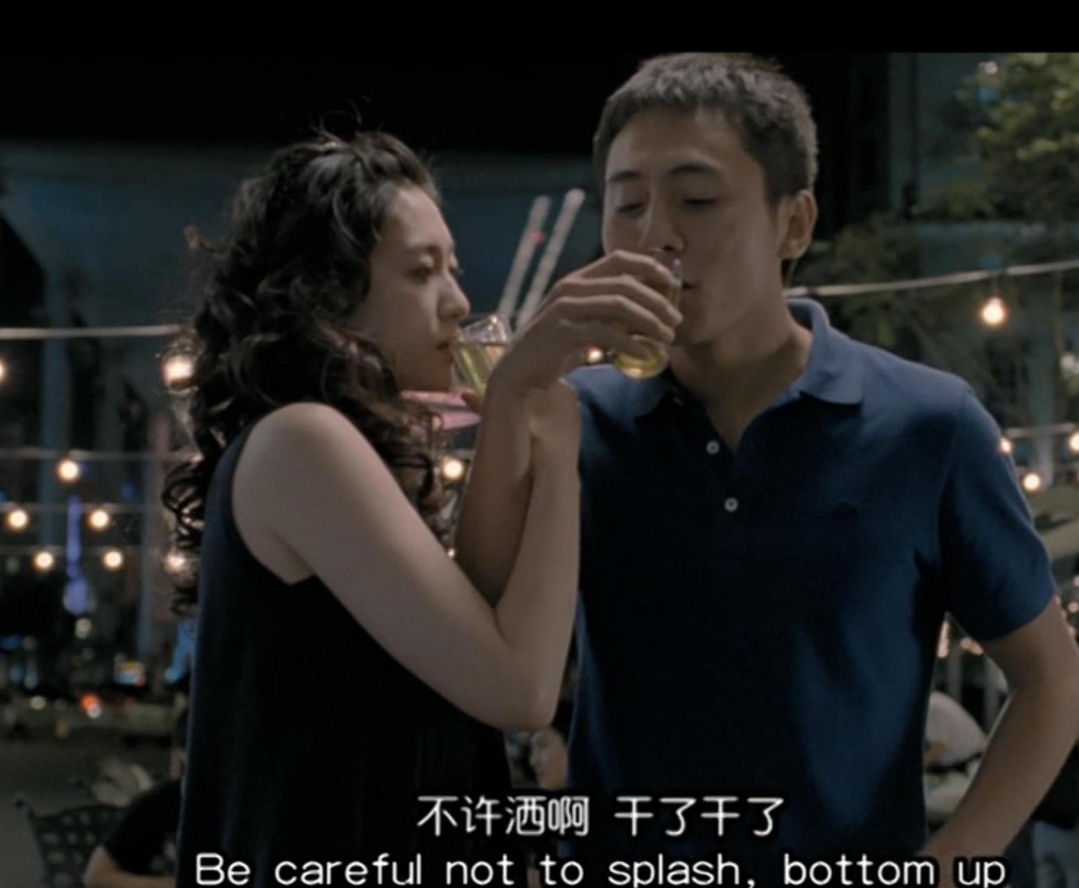 网友说《无人驾驶》刘烨犯规了,在厨房拍摄跟李小冉亲热镜头的时候