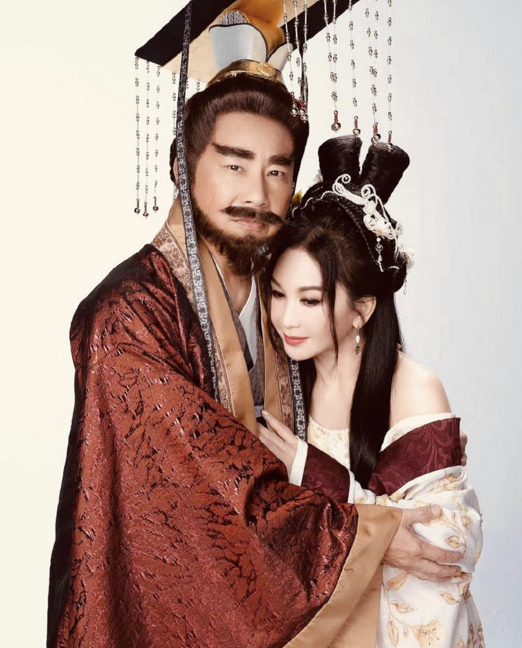 56岁香港女星温碧霞因演出2001年港剧《封神榜》受封"最美妲己",多年