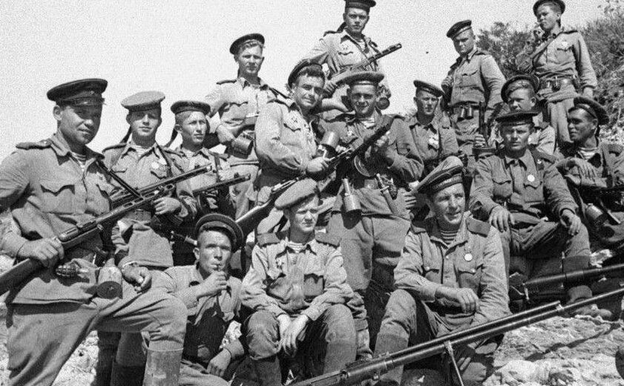 当时东北是日本关东军防守,关东军号称是皇军之花,战斗力非常强.