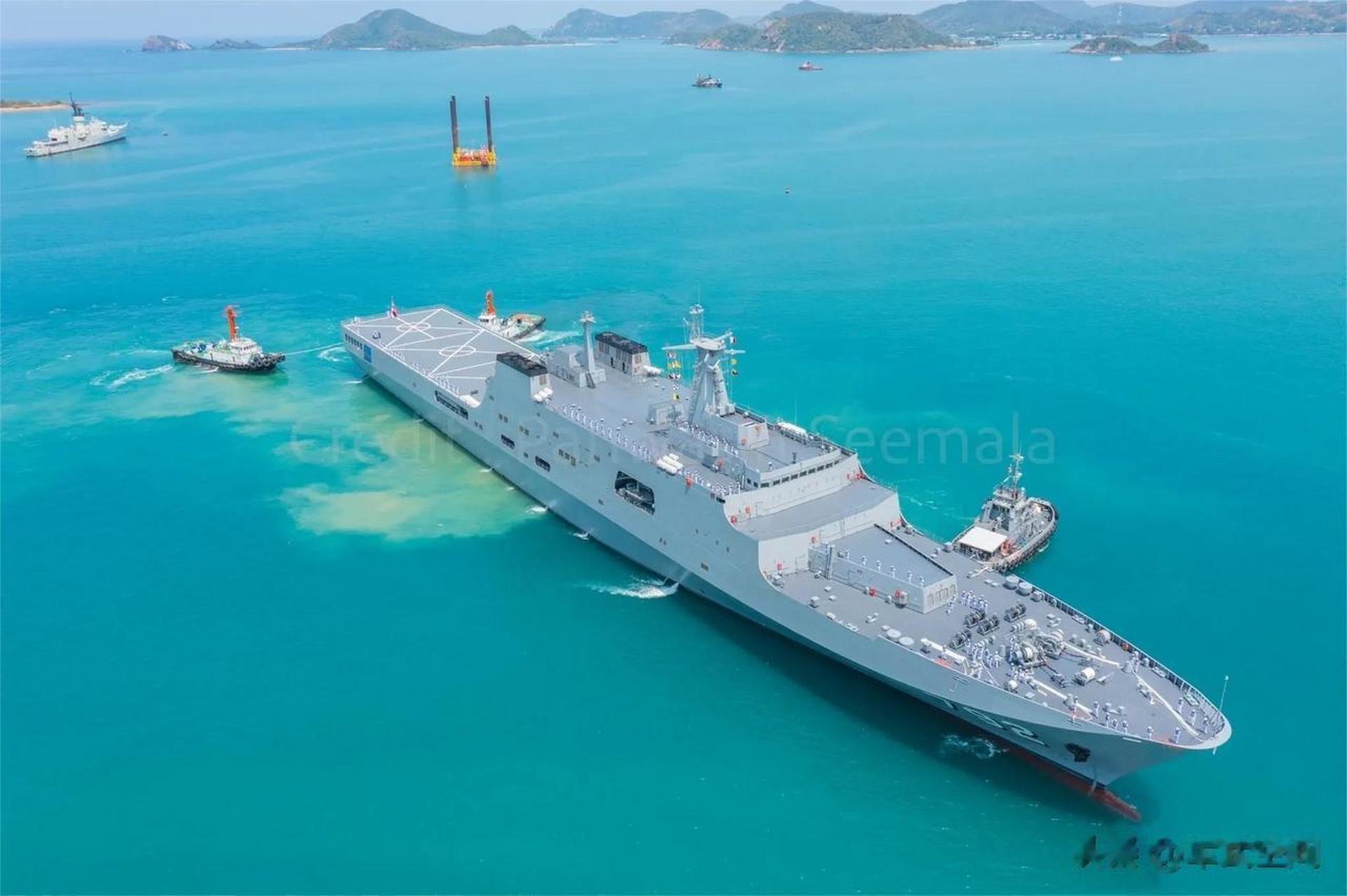 中泰两国071型两栖船坞登陆舰正面对比图.