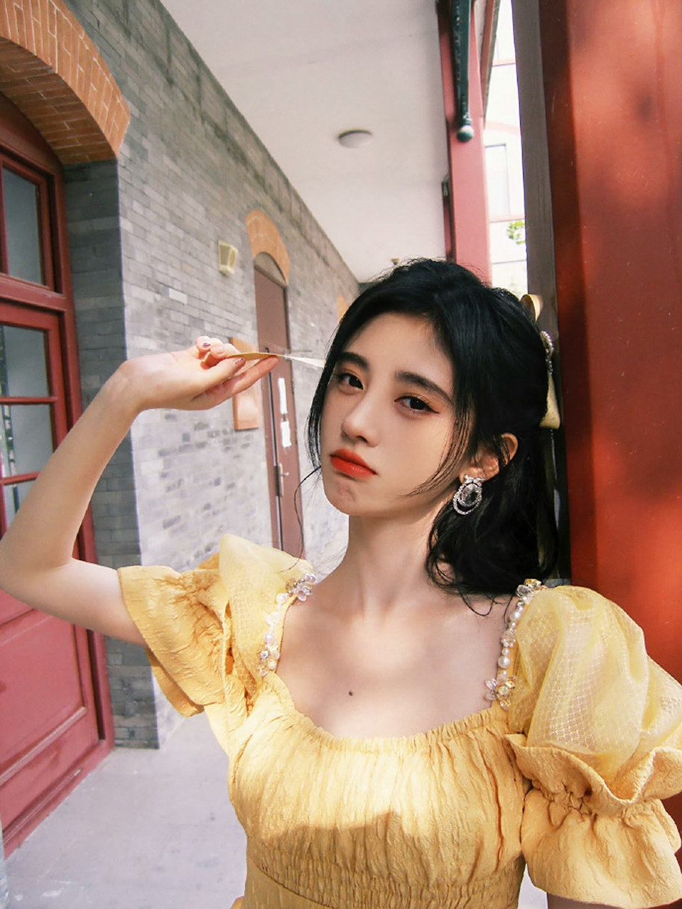 星闻#  鹅黄裙子~ 明艳典雅~ #鞠婧祎写真集