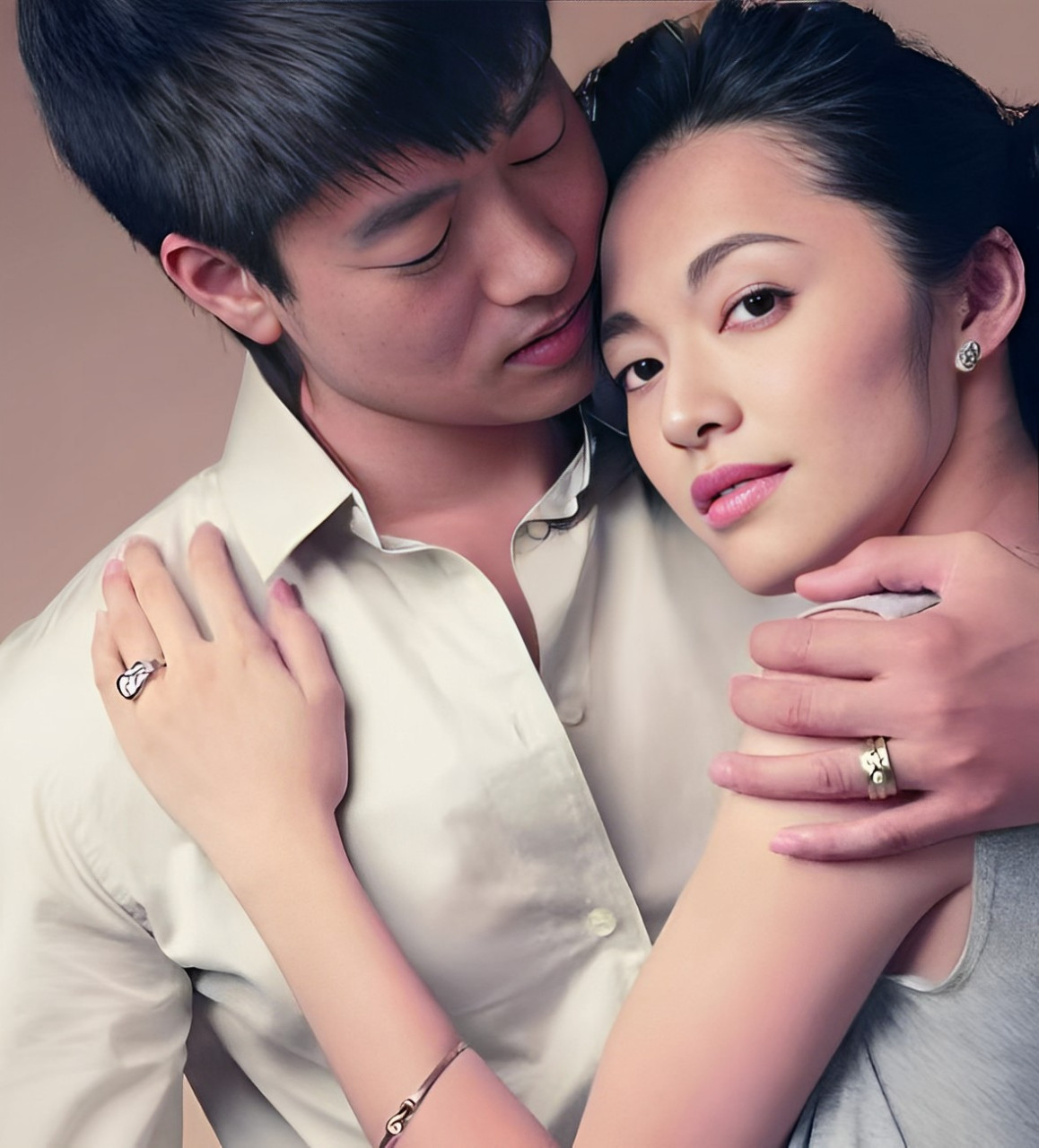 2014年,姚晨和凌潇潇离婚,并与曹郁结婚!