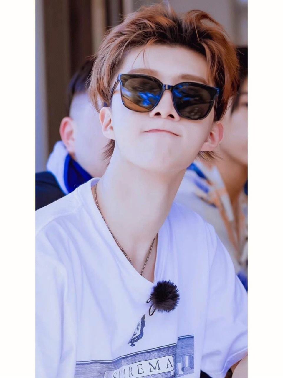 单看照片,谁又能看出来你是个显眼包呢[偷笑]#范丞丞