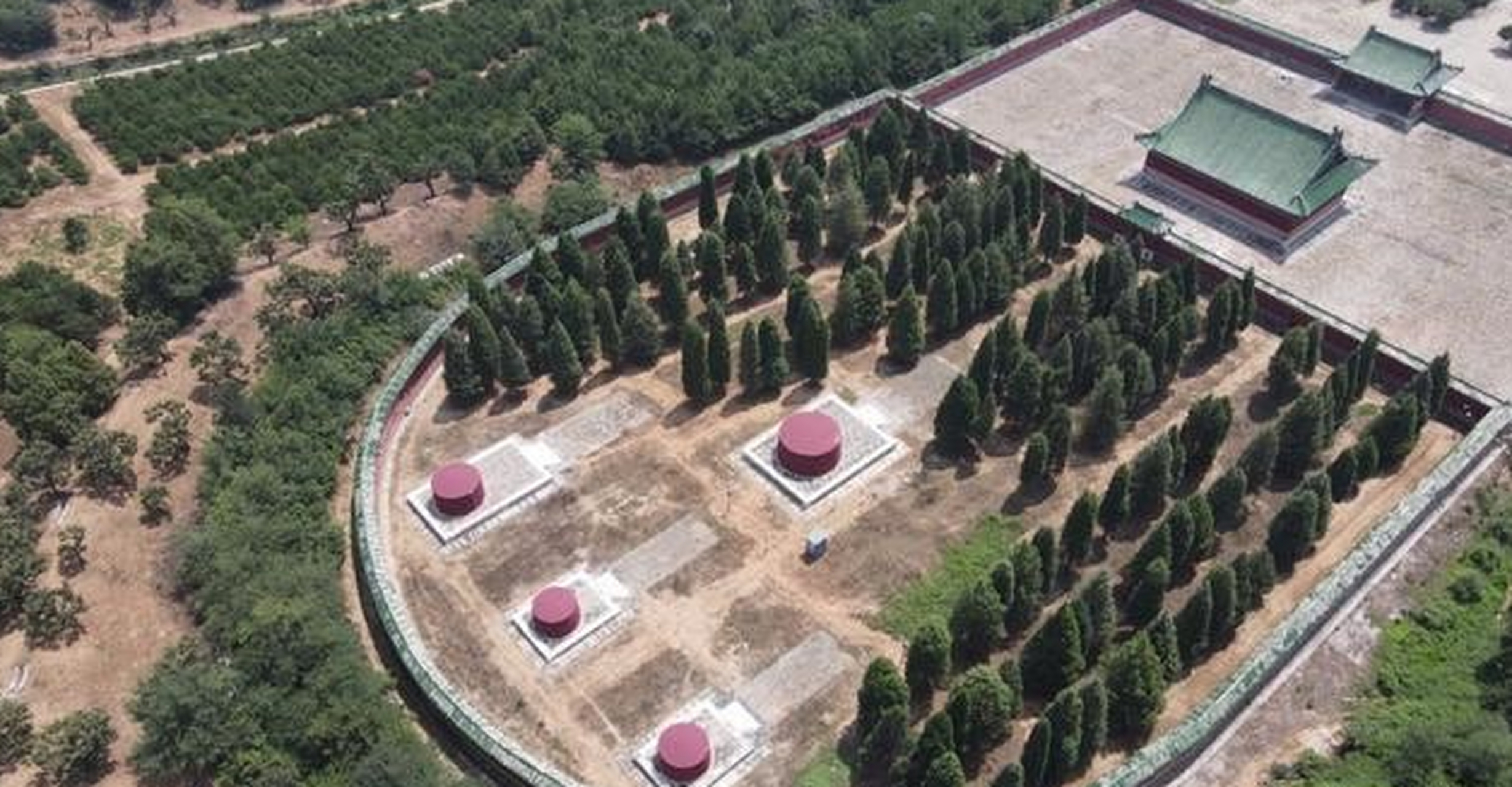 清穆宗同治皇帝的惠陵妃园寝是清东陵中修建最晚,规模最小的妃园寝.