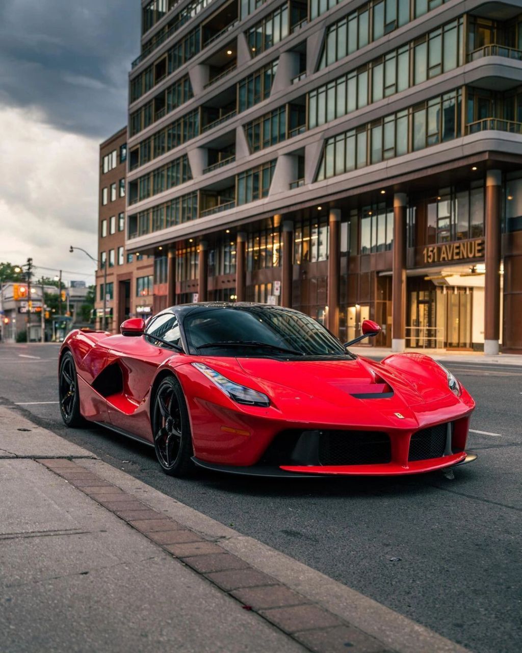 极致性能与绝美设计的完美融合  法拉利拉法,这款被誉为超级跑车之王