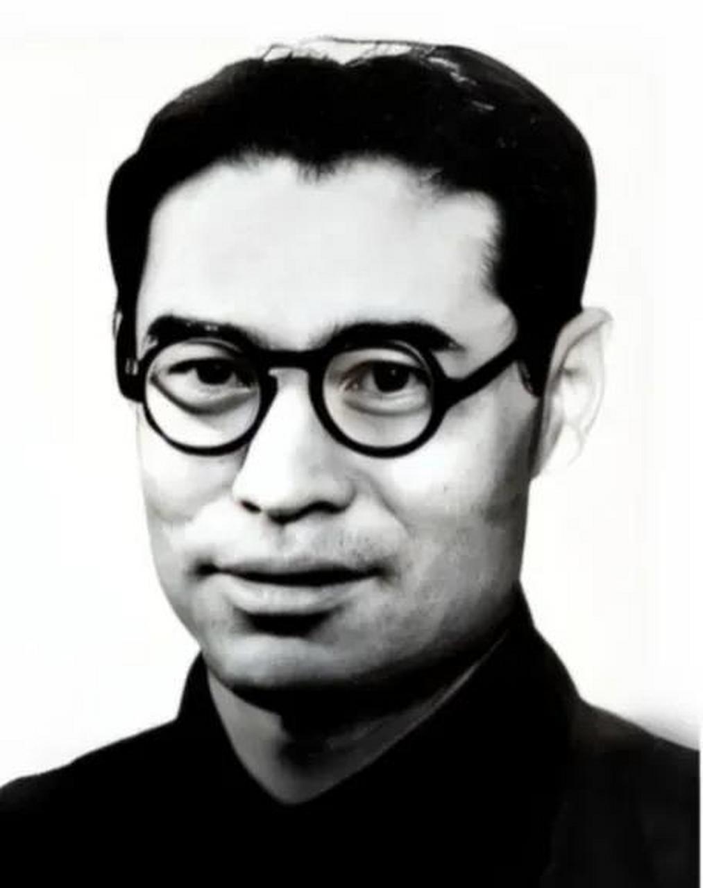 每当聊到高岗,总有网友牵扯到李姓武打明星,还说真像.