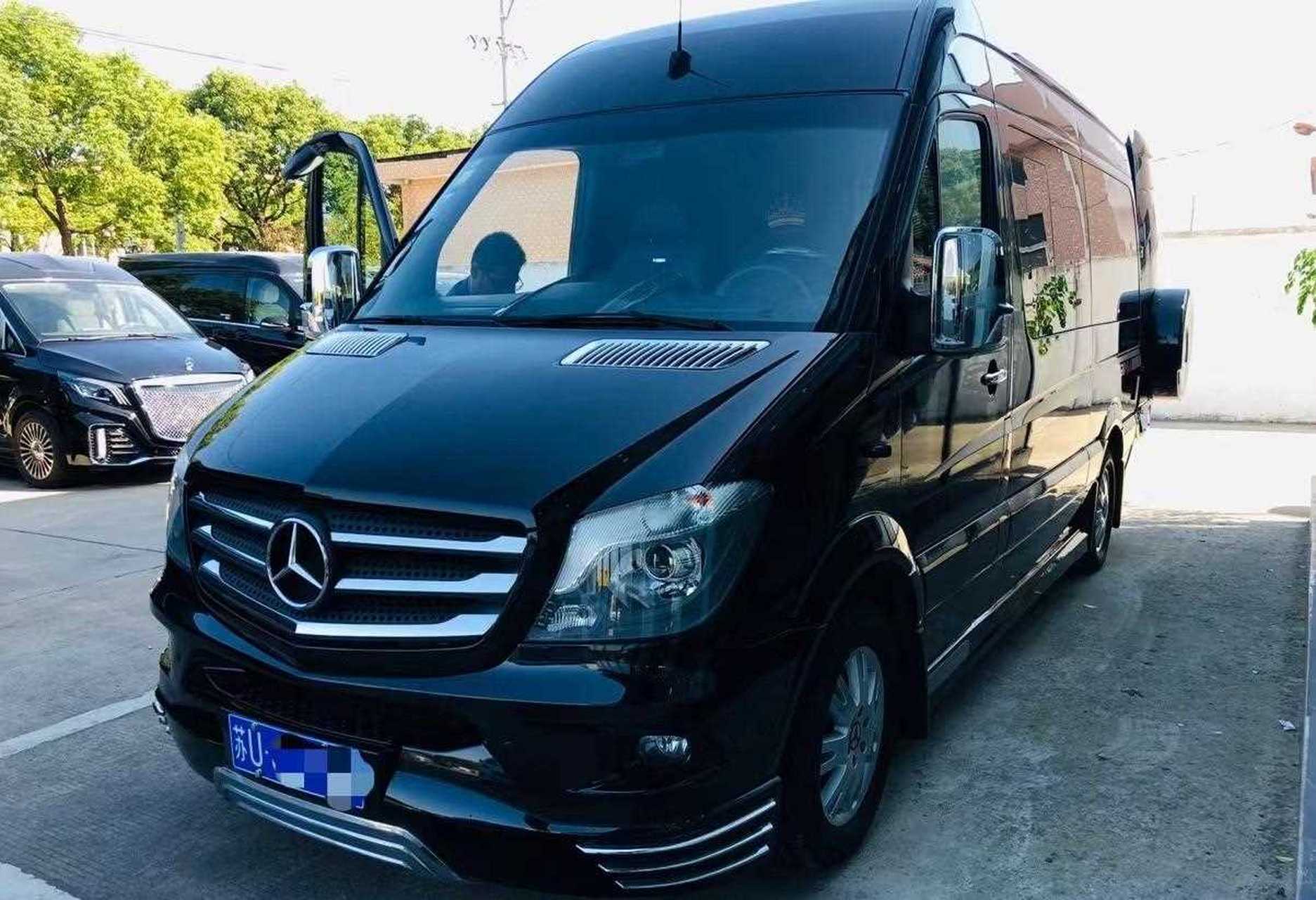 临牌变蓝牌啦,奔驰斯宾特奢华保姆车今日交车～祝明星小姐姐用的开心