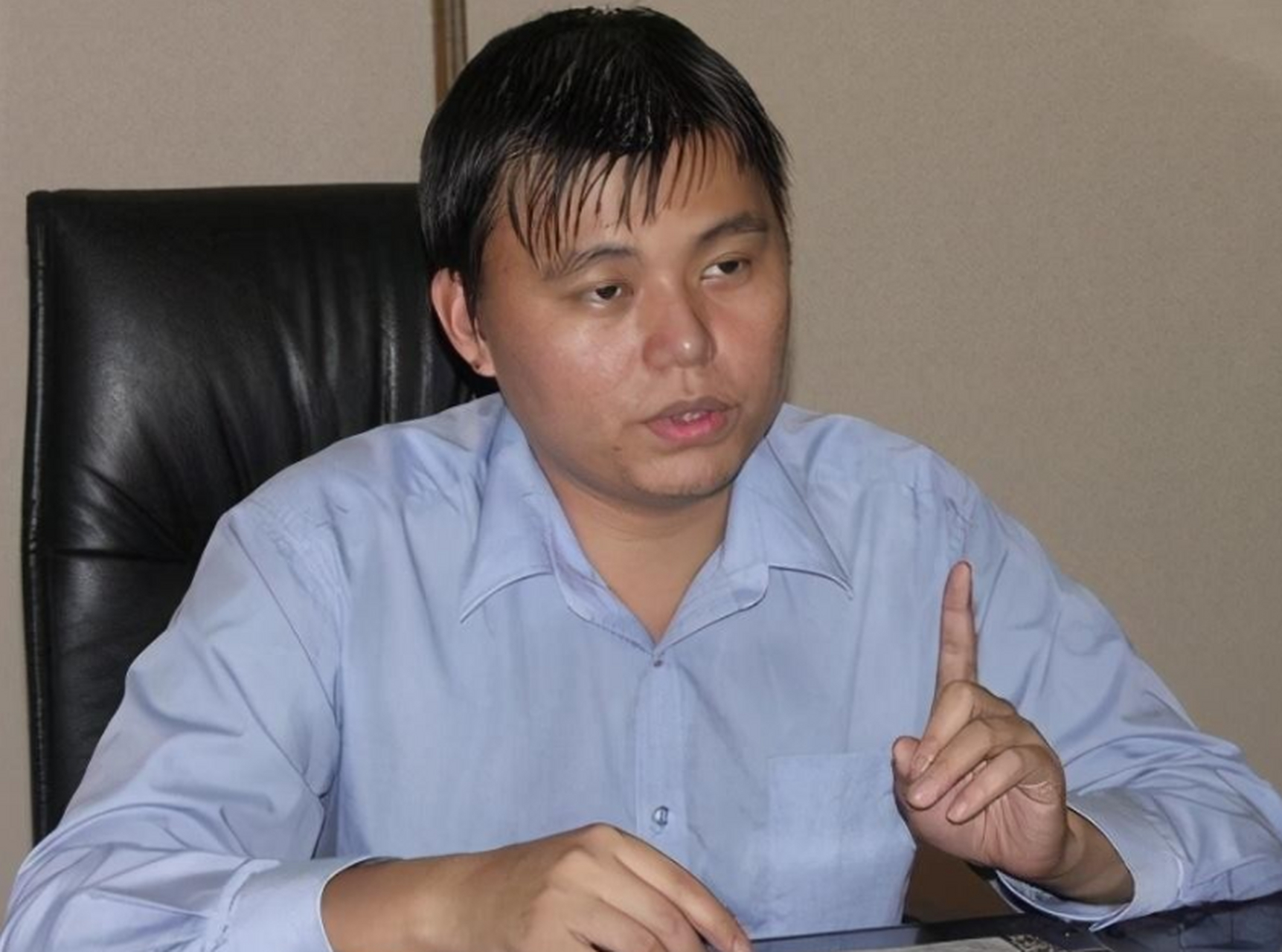 2010年,当年明月上窦文涛主持的《锵锵三人行,跟马未都一起嗨聊明朝