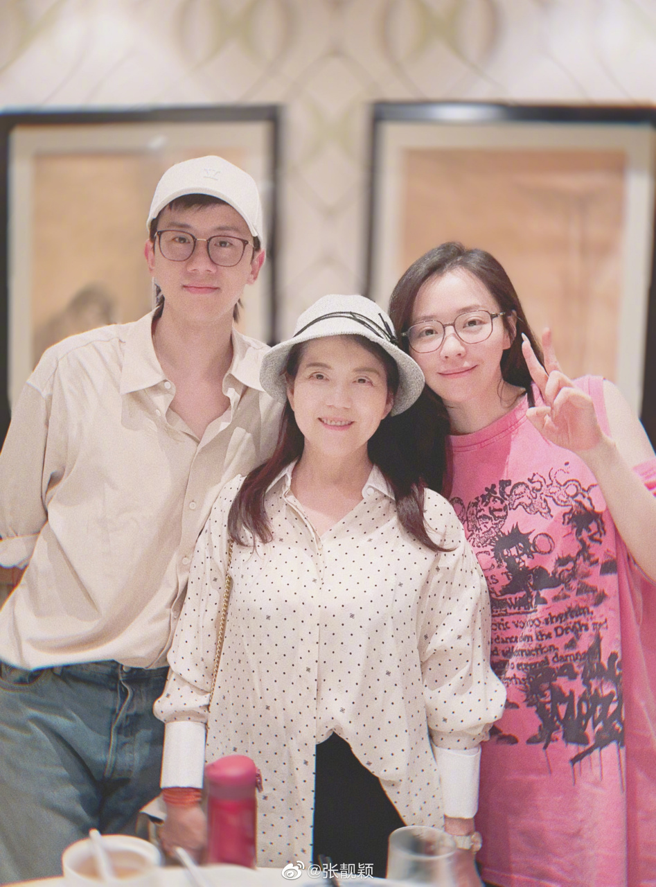 什么意思? 张靓颖母亲节放照片艾特张杰,这究竟是一段什么样的故事?