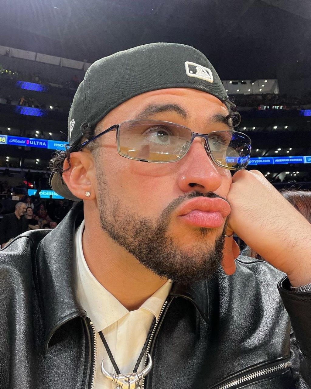 bad bunny 新自拍,性感大厚唇.他instagram 发了照片就会删了.