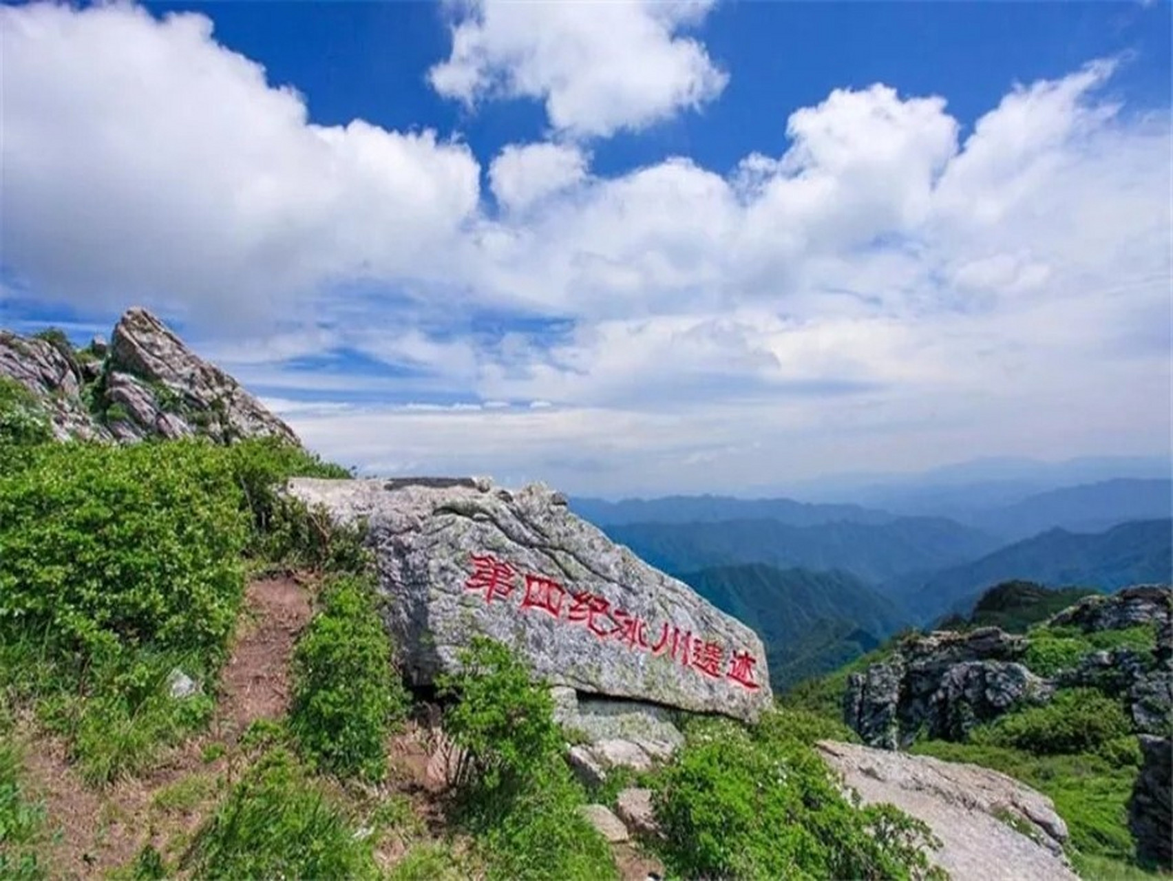 终南山秦楚古道位于横断南北的秦岭脊背上,是古秦国通往楚国的一条