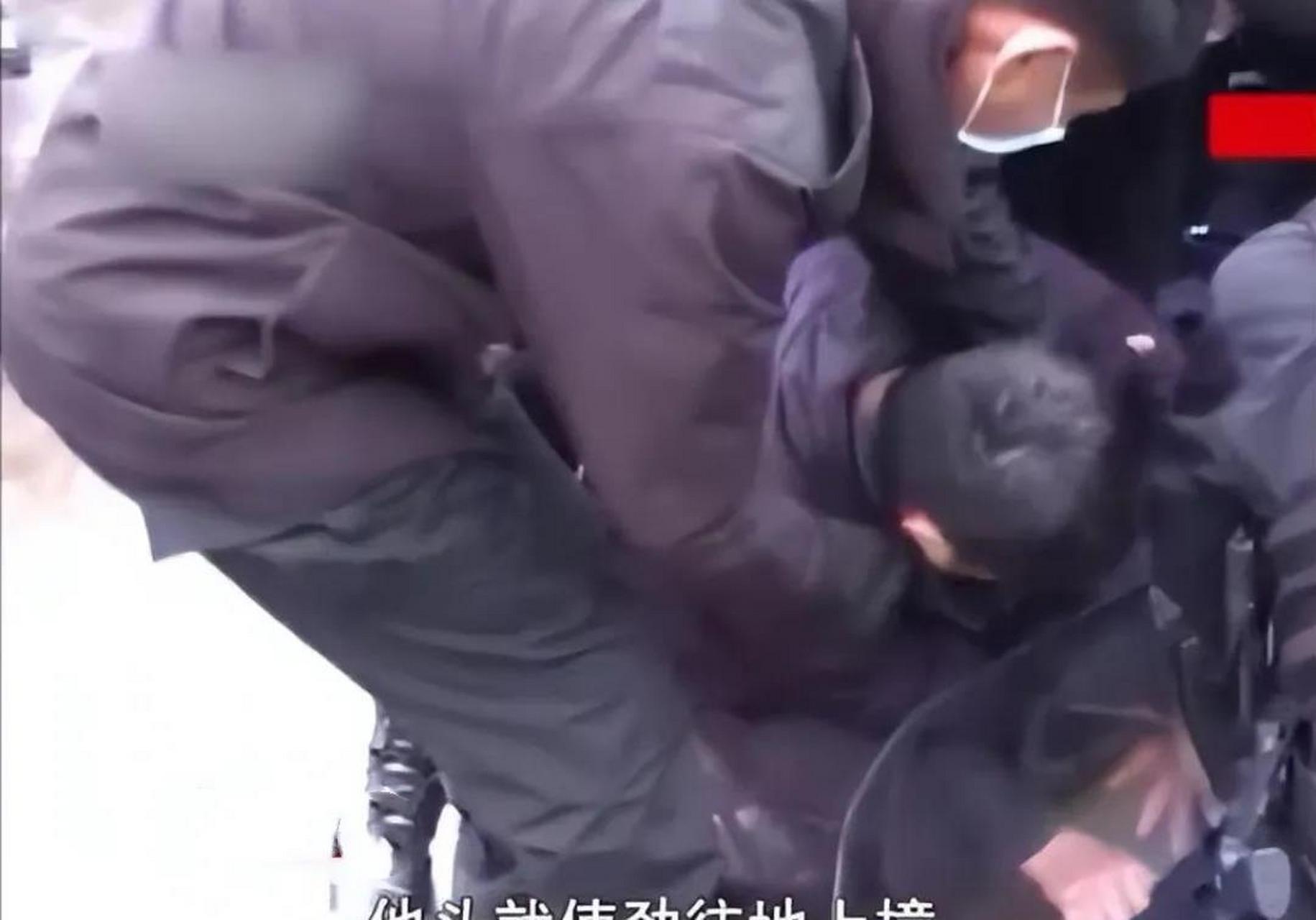 男子让妻子,半夜给她情 人发信 息,约他过来见面,好抓他们个现行,情