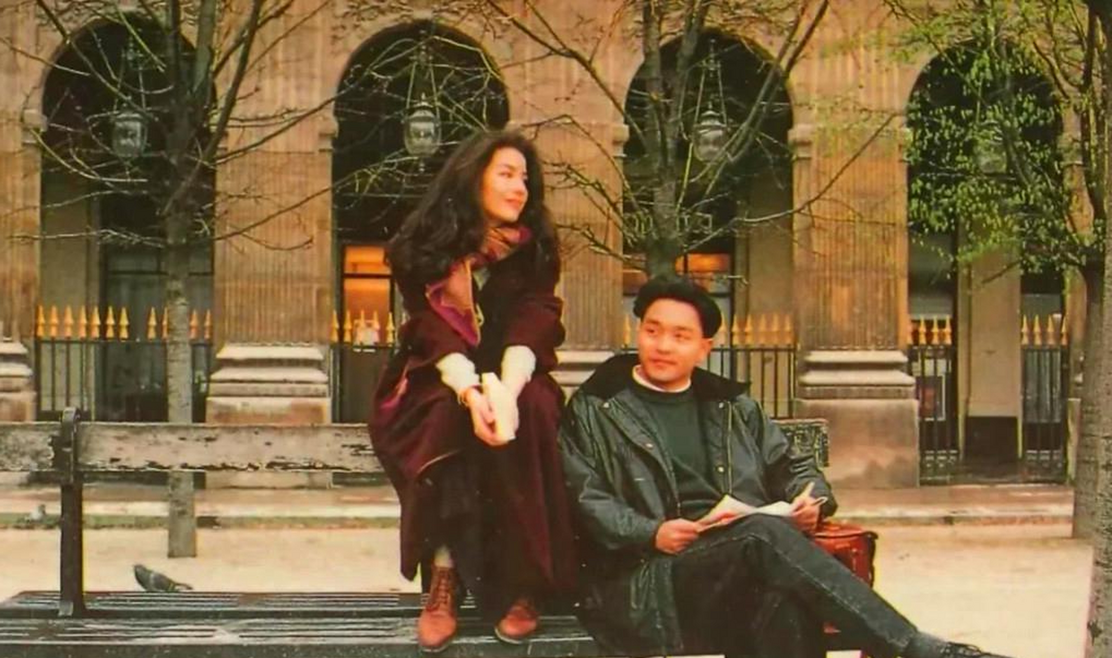 1989年,张国荣和钟楚红在巴黎街头巷尾留下的珍贵合影,怀念青春!