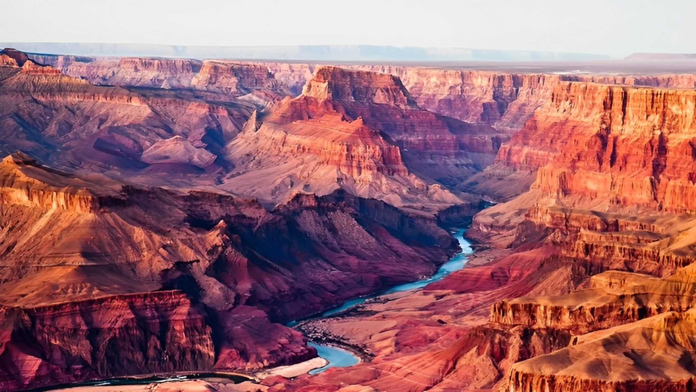 坐落在美国亚利桑那州西北部山凯巴布高原上的美国大峡谷,是举世闻名