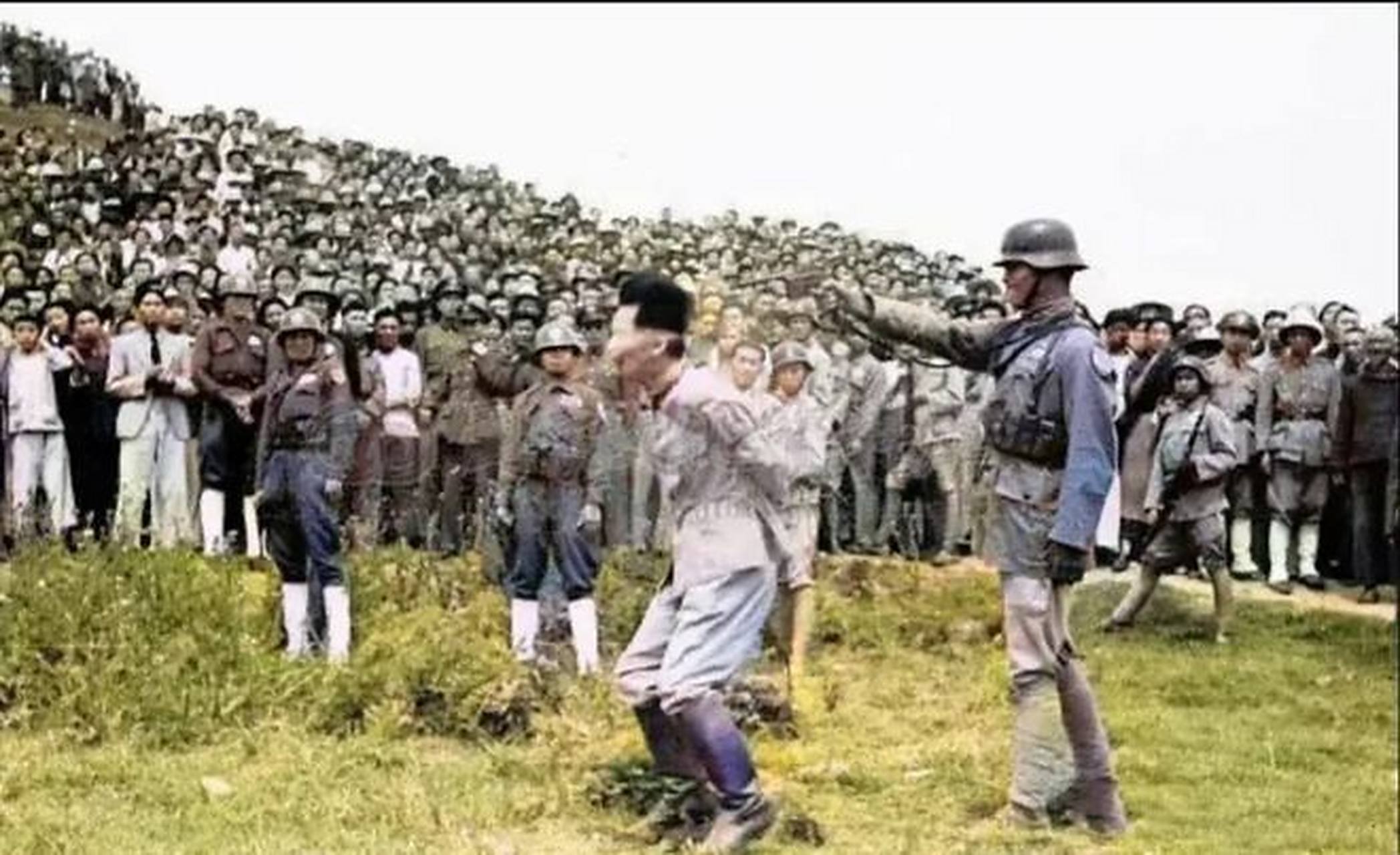 1946年6月11日,南京雨花台刑场,松本洁被处决的照片,当时的雨花台人山