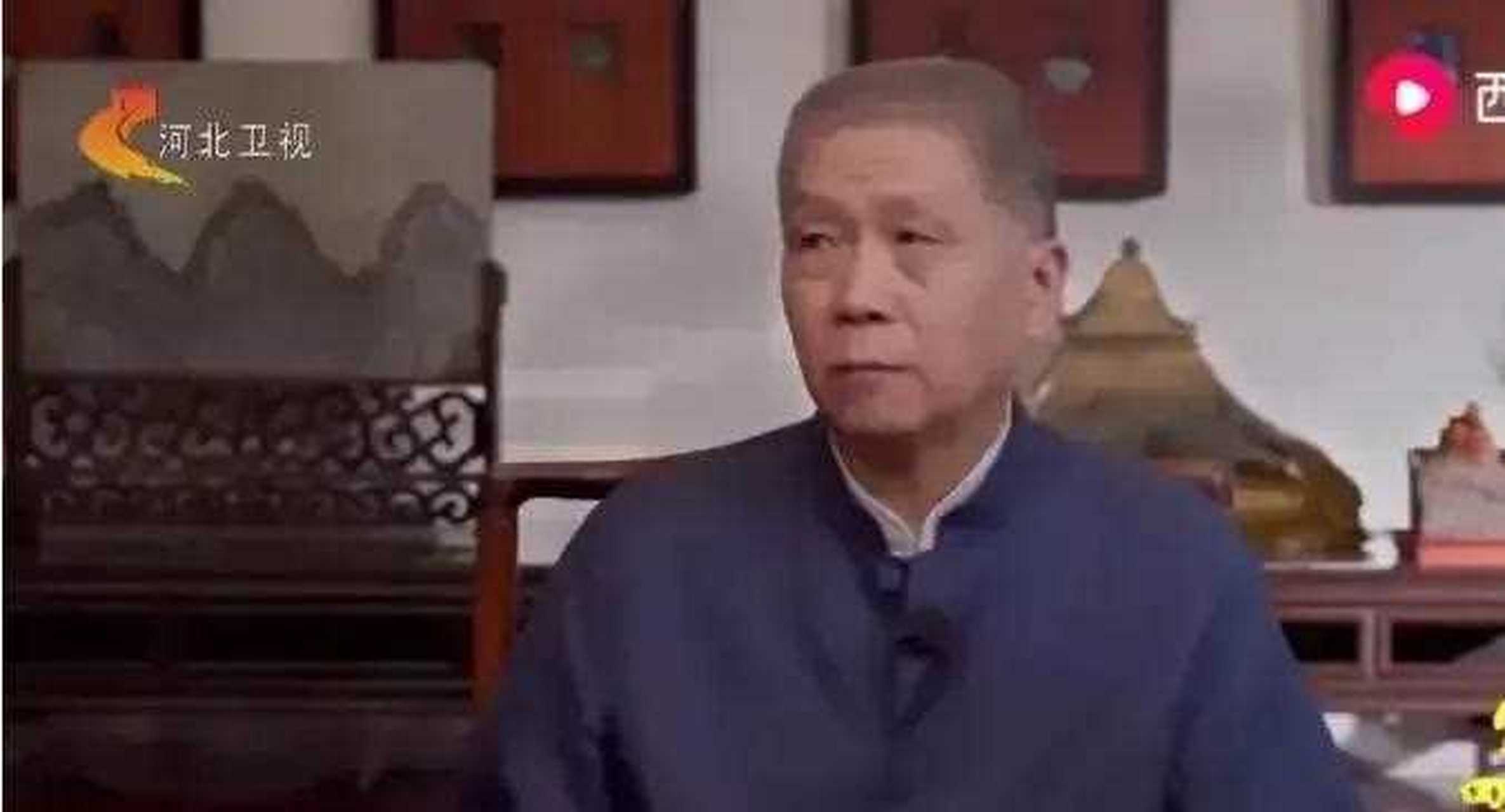 马未都父亲癌症晚期时,浑身插满了管子,有一天,老爷子央求马未都:儿子