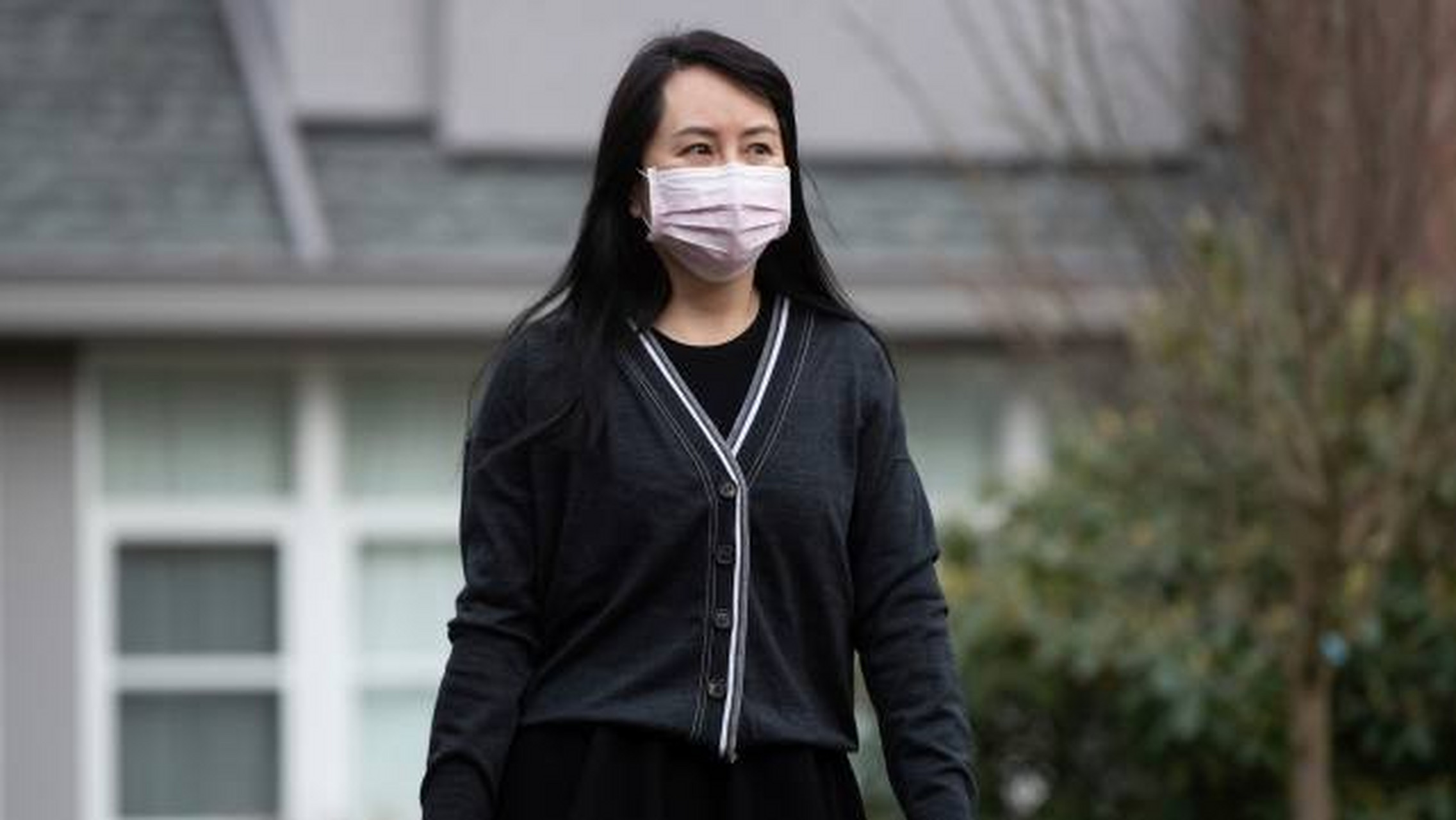 48岁孟晚舟"少女回春"换新发型!穿公主蓬蓬裙露大腿,太美啦