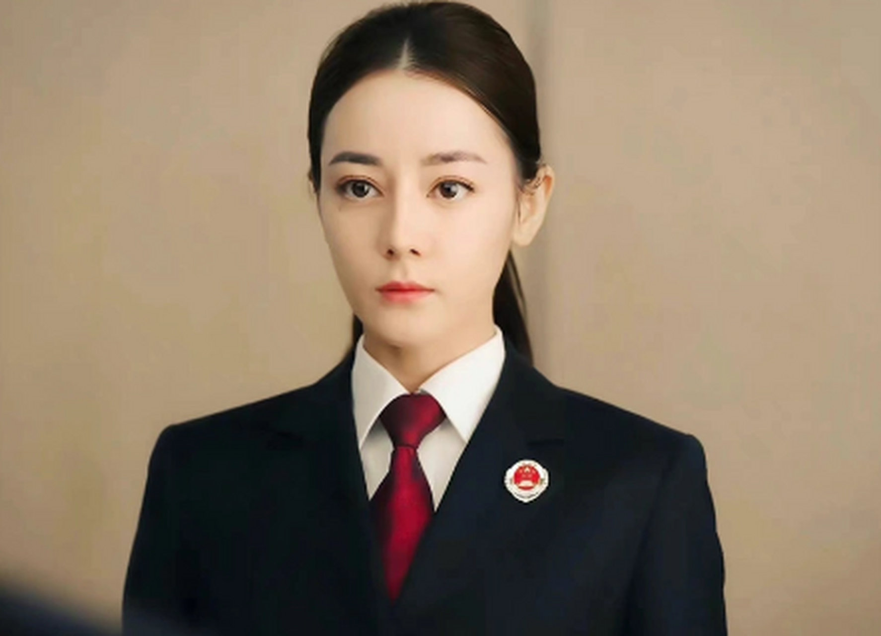 迪丽热巴新剧《利剑玫瑰》有点不简单!