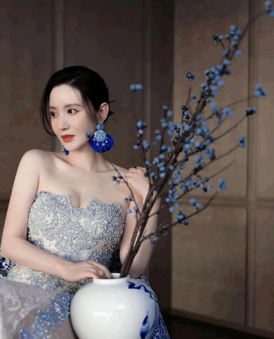 还是忘不了张萌的兔女郎裙![坏笑]