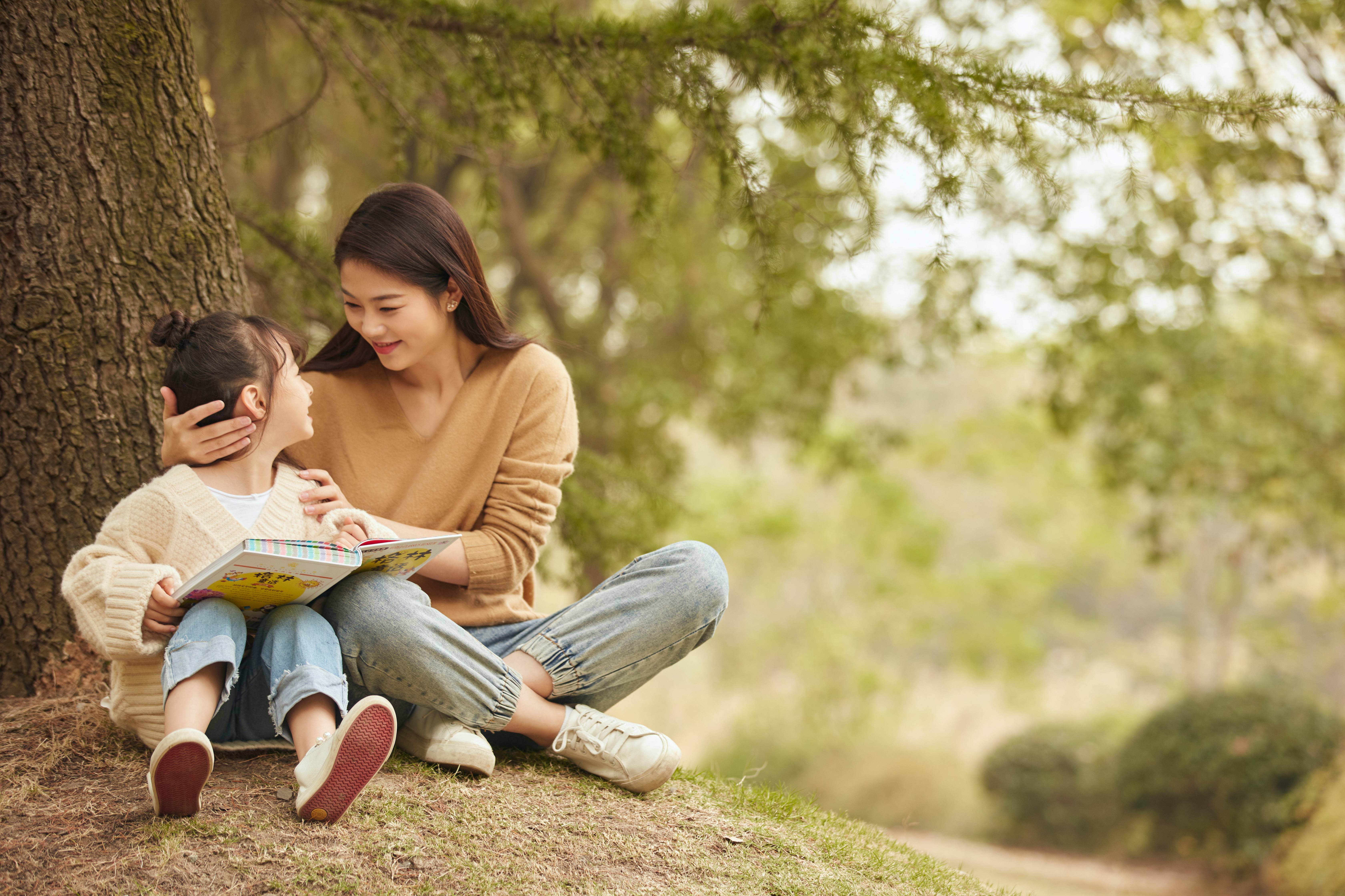 年轻妈妈和孩子童年和妈妈在一起的图片孩子和妈妈唯美年轻妈妈带孩子