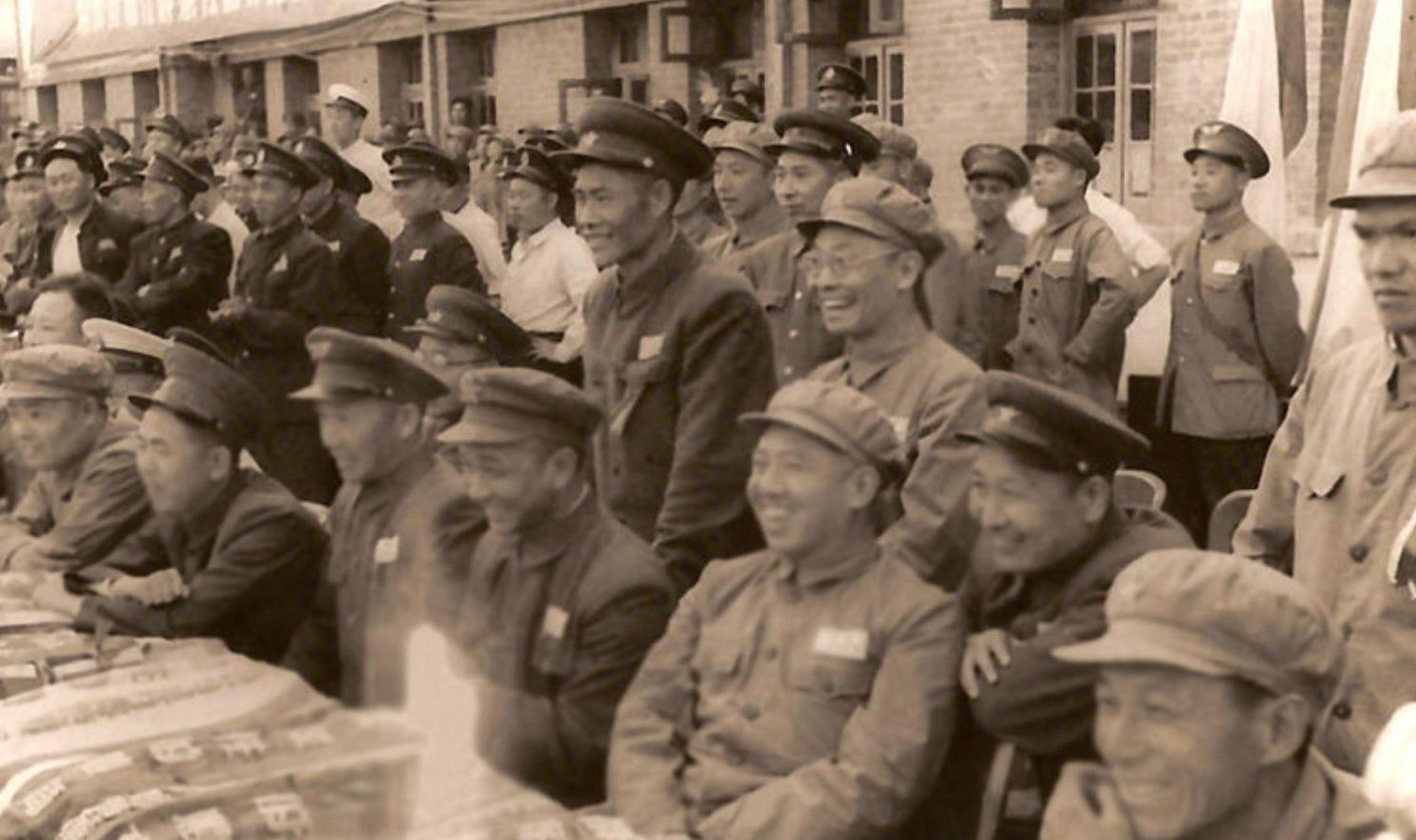 1954年,中南军区参谋长进入南京军事学院学习,老胃病突然复发了.