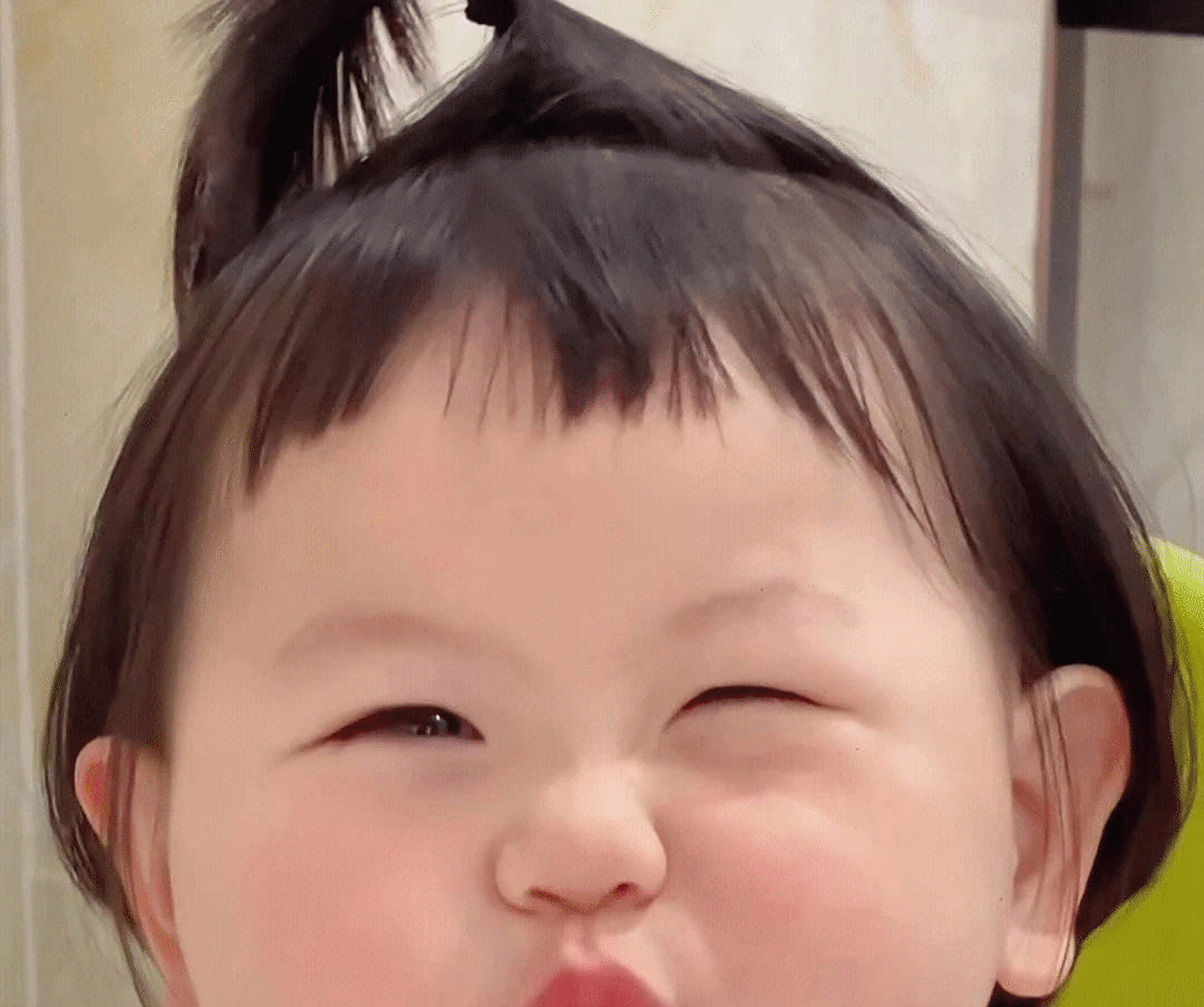 网红萌娃瑶一瑶遭网暴,因不配合拍照被批耍大牌,粉丝怒怼键盘侠