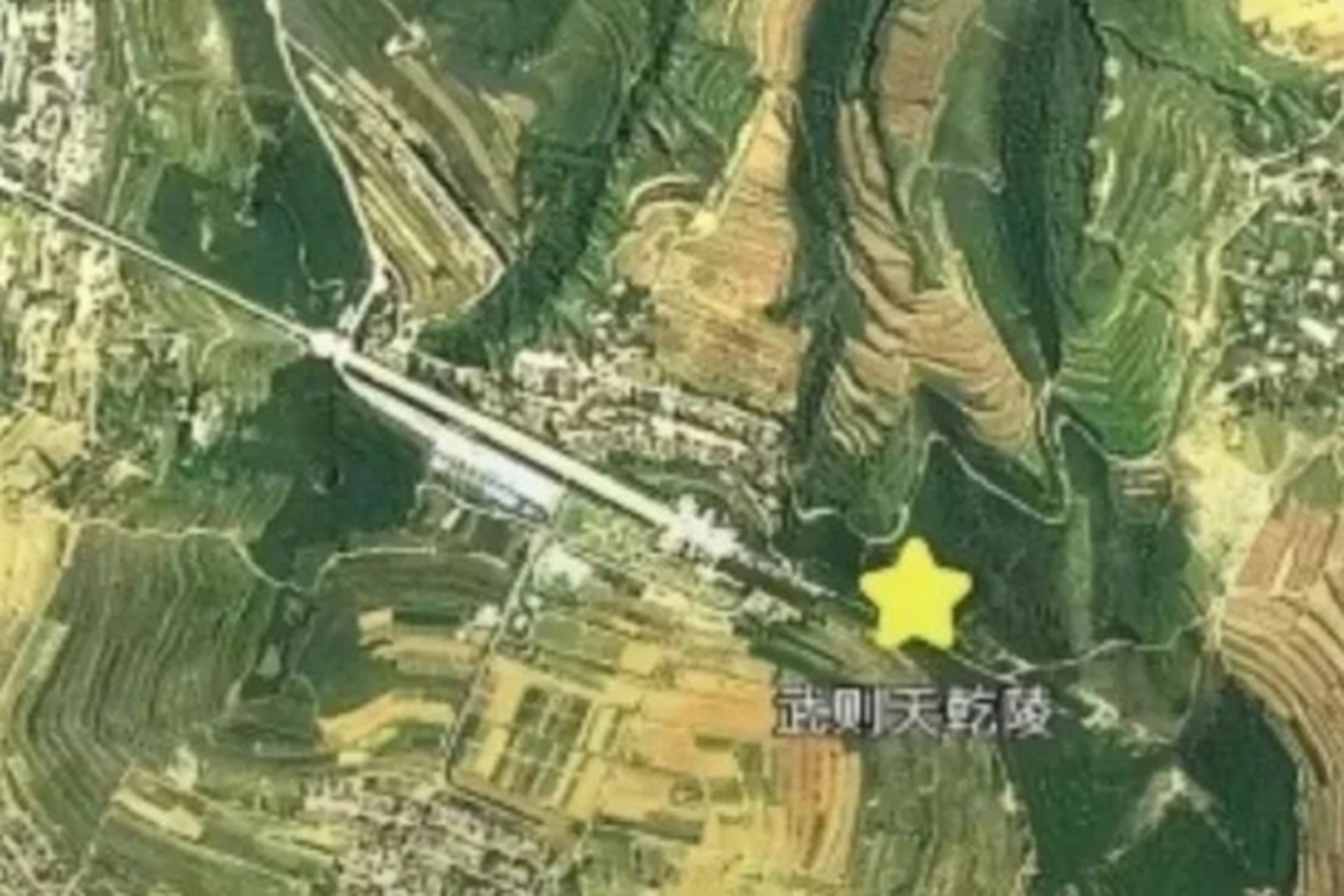 奇异的武则天陵墓俯瞰图 像一只展翅凤凰 已经被挖心斩翅钉尾?