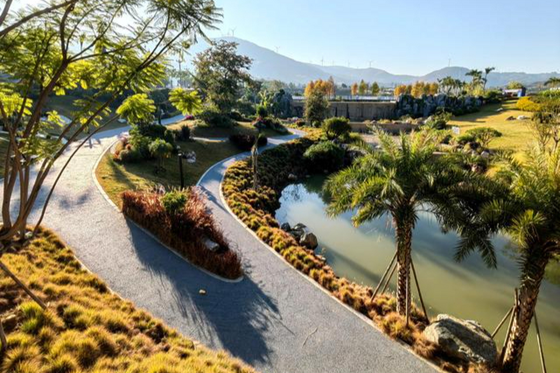 攀枝花红格镇,位于"阳光花城"攀枝花的中心区域,是中国特色小镇之一.