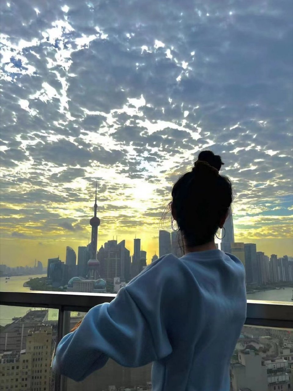 迪丽热巴的背影杀四宫格# 真是太美了,新鲜的迪丽热巴来啦!