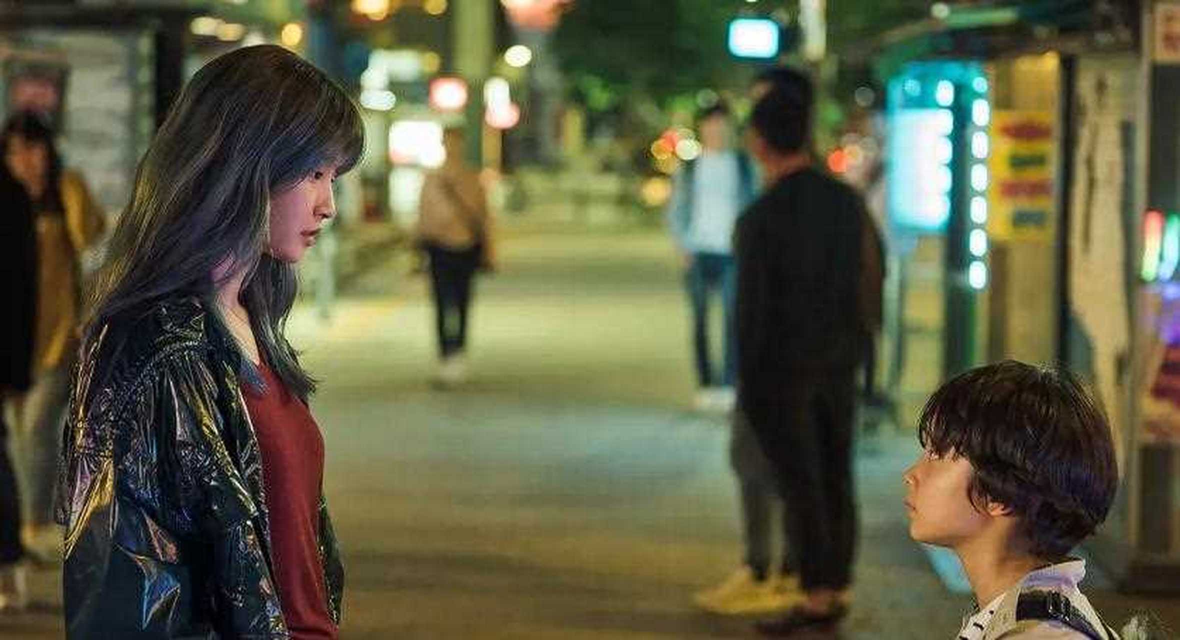 电影描述朴素丹饰演一名特殊快递,以高额的价码专门送特殊包裹,某日接