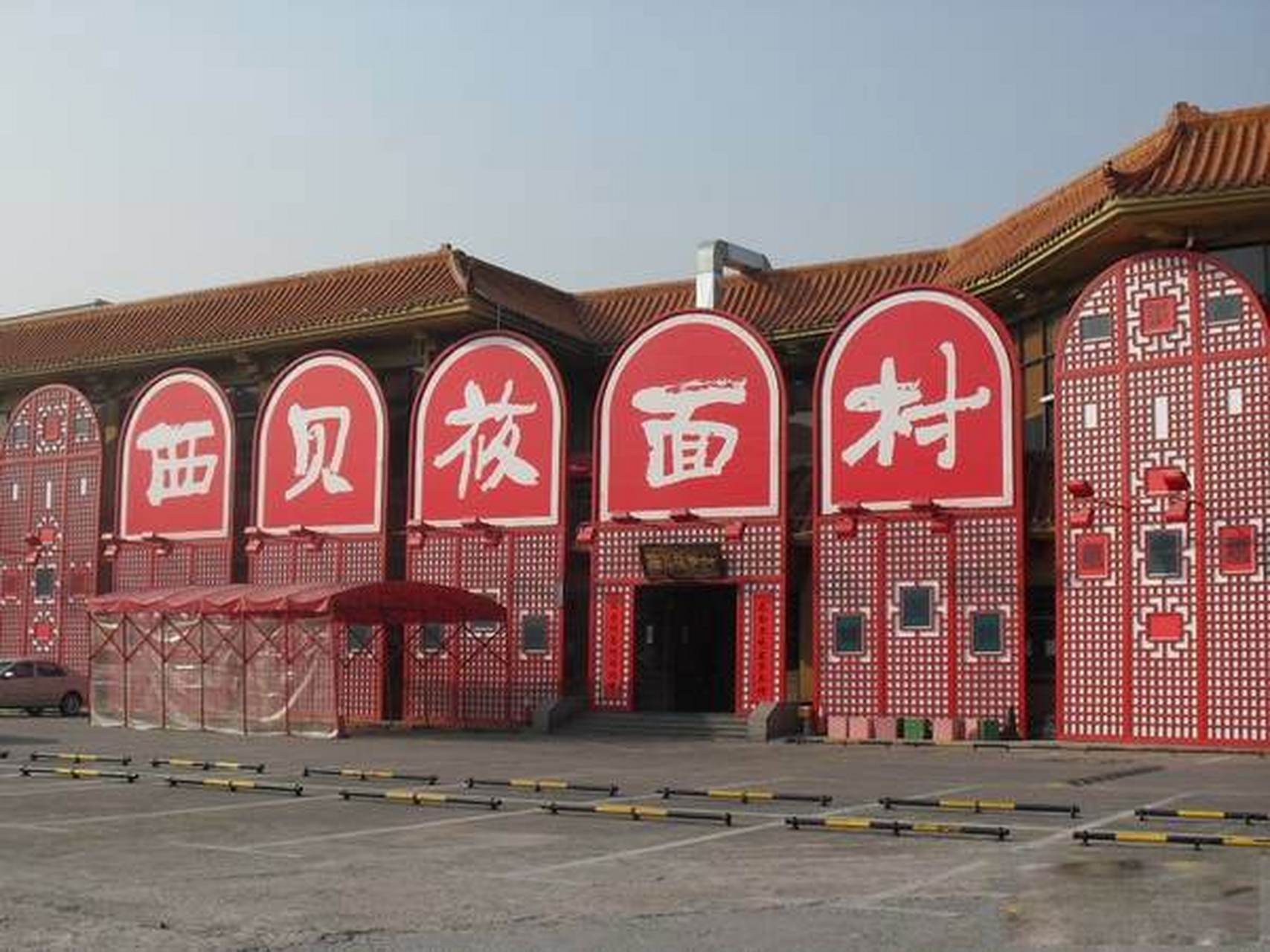 知名餐饮品牌西贝董事长贾国龙日前表示,西贝员工是"715工作制",即