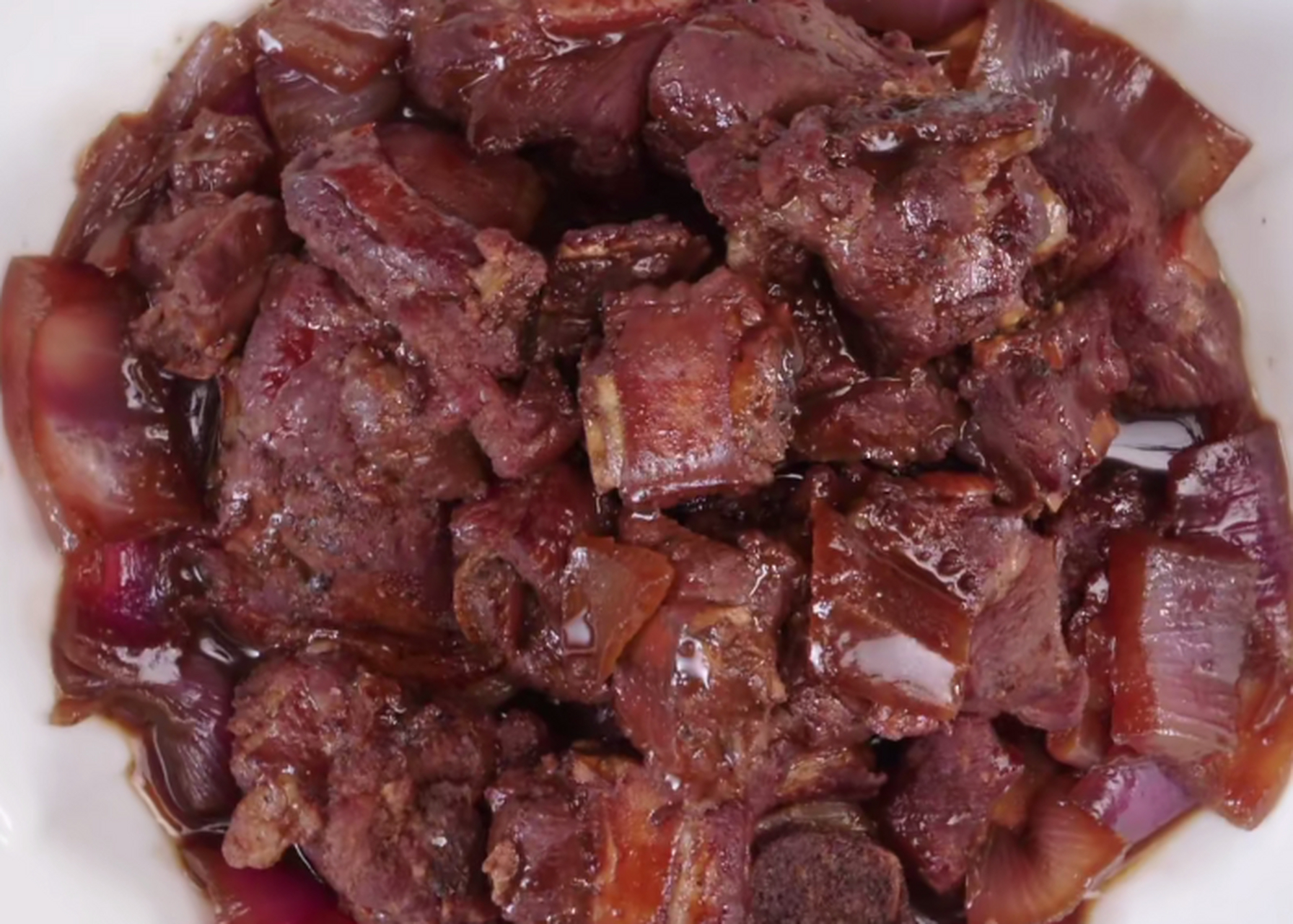 洋葱红酒焖排骨 #美食#  美食打卡第848道——洋葱红酒焖排骨.