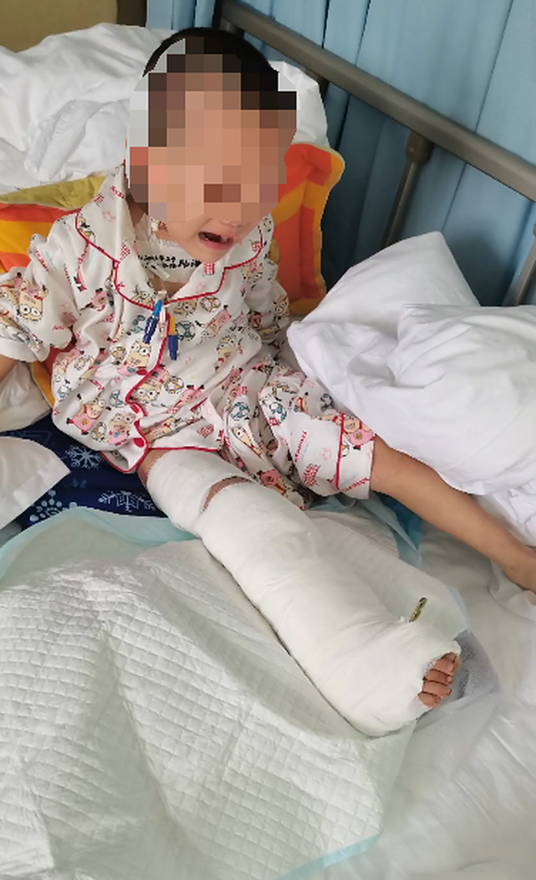这个小朋友的经历让人潸然泪下,小