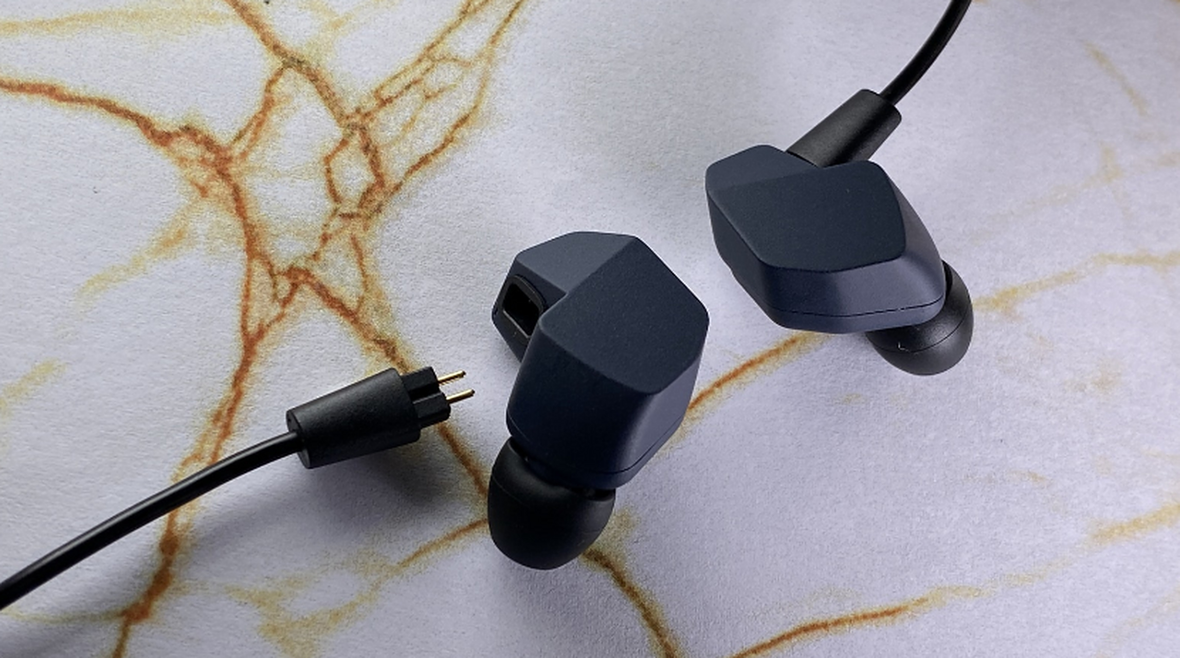 日本名牌final audio 推出a3000 / a4000/ vr3000,共3款定价只需千元