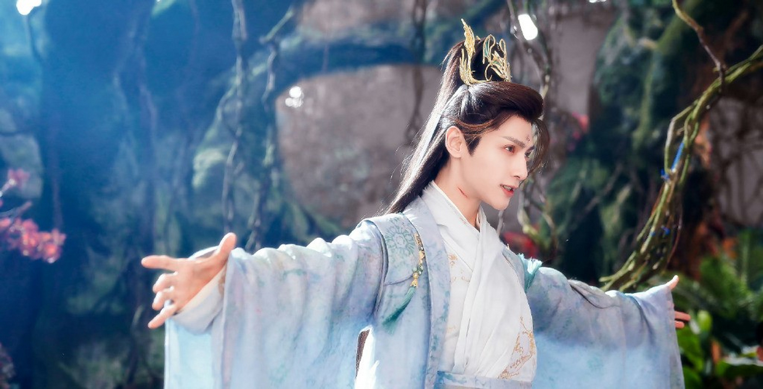 星闻#  #谁是古偶妆造天花板# 就不得不提到罗云熙了!