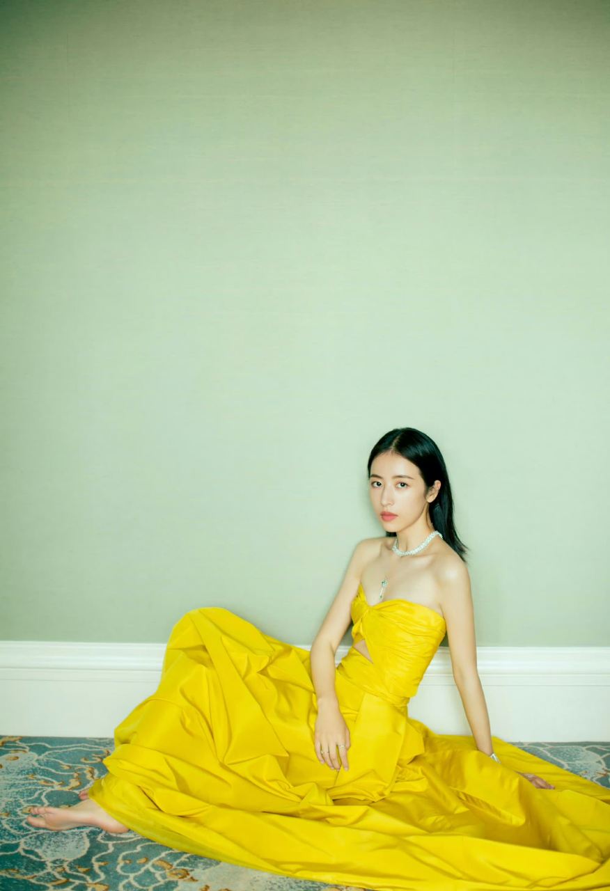 周雨彤美腿玉足合集[微笑]