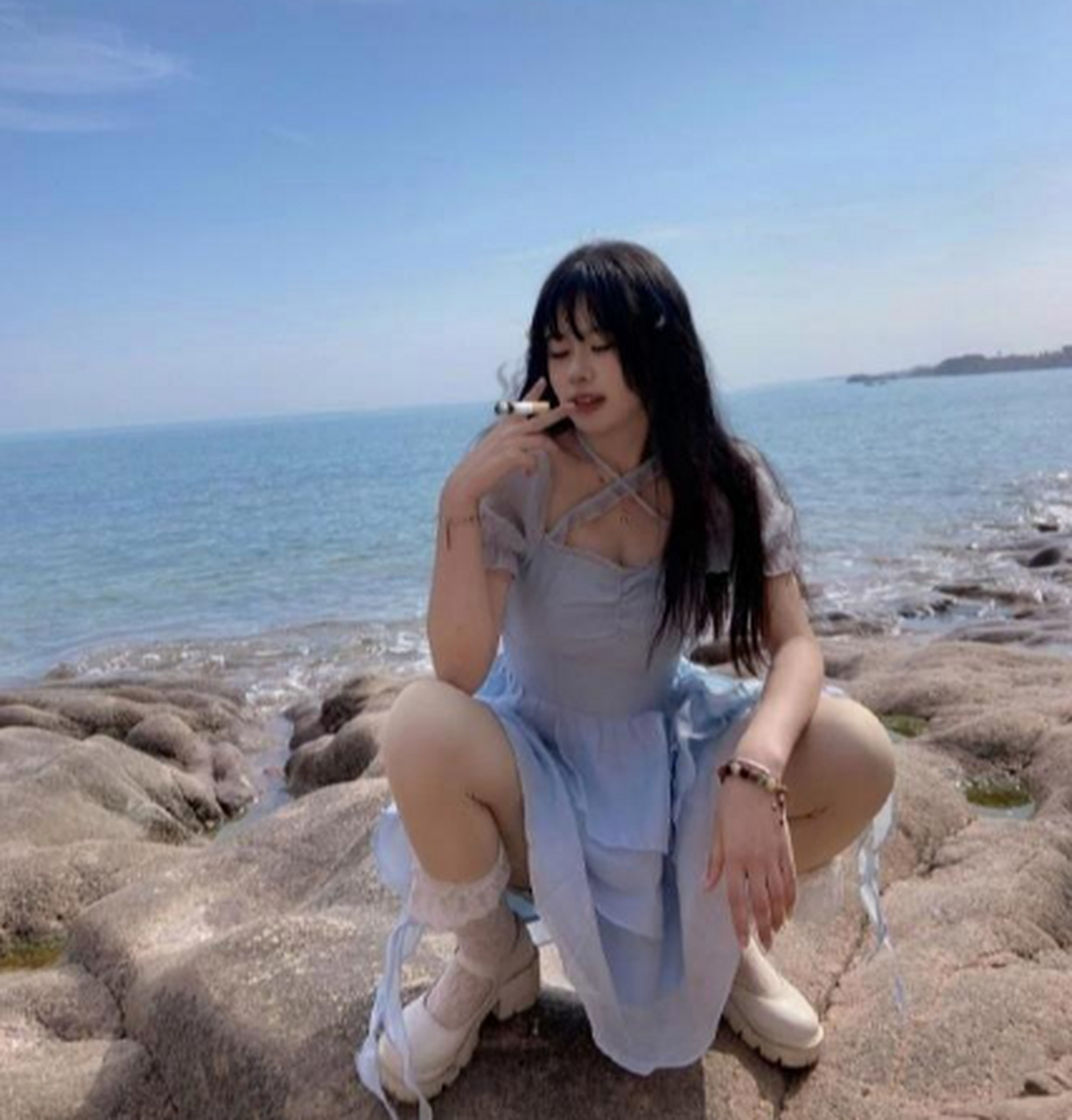 这个坐姿,再美的女孩,也秒变女汉子