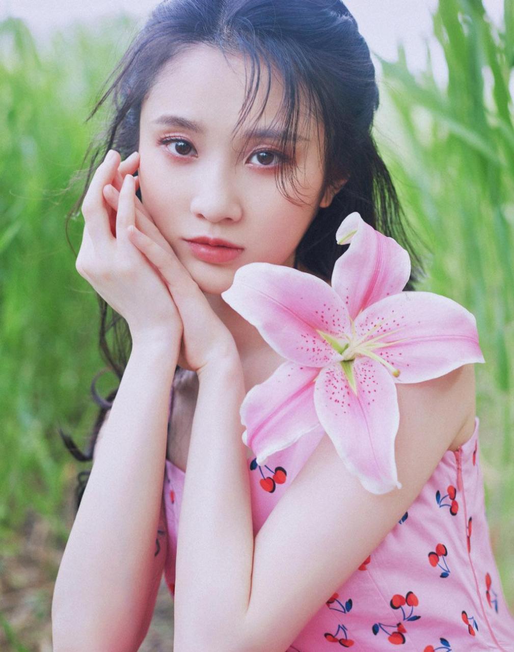 张慧雯清新优雅写真图片