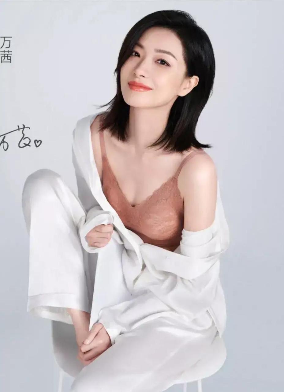 万茜代言内衣广告,特别的迷人,特别好看,不愧是娱乐圈一下女明星.