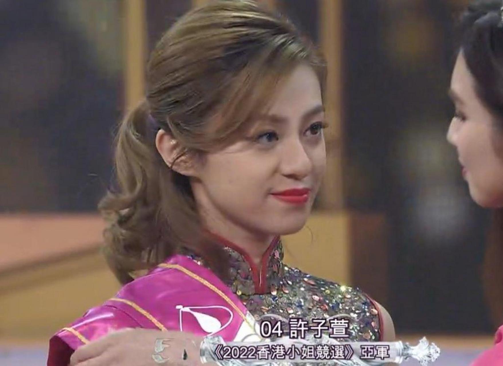 港姐亚军许子萱,很多网友吐槽颜值低,但某些角度来看