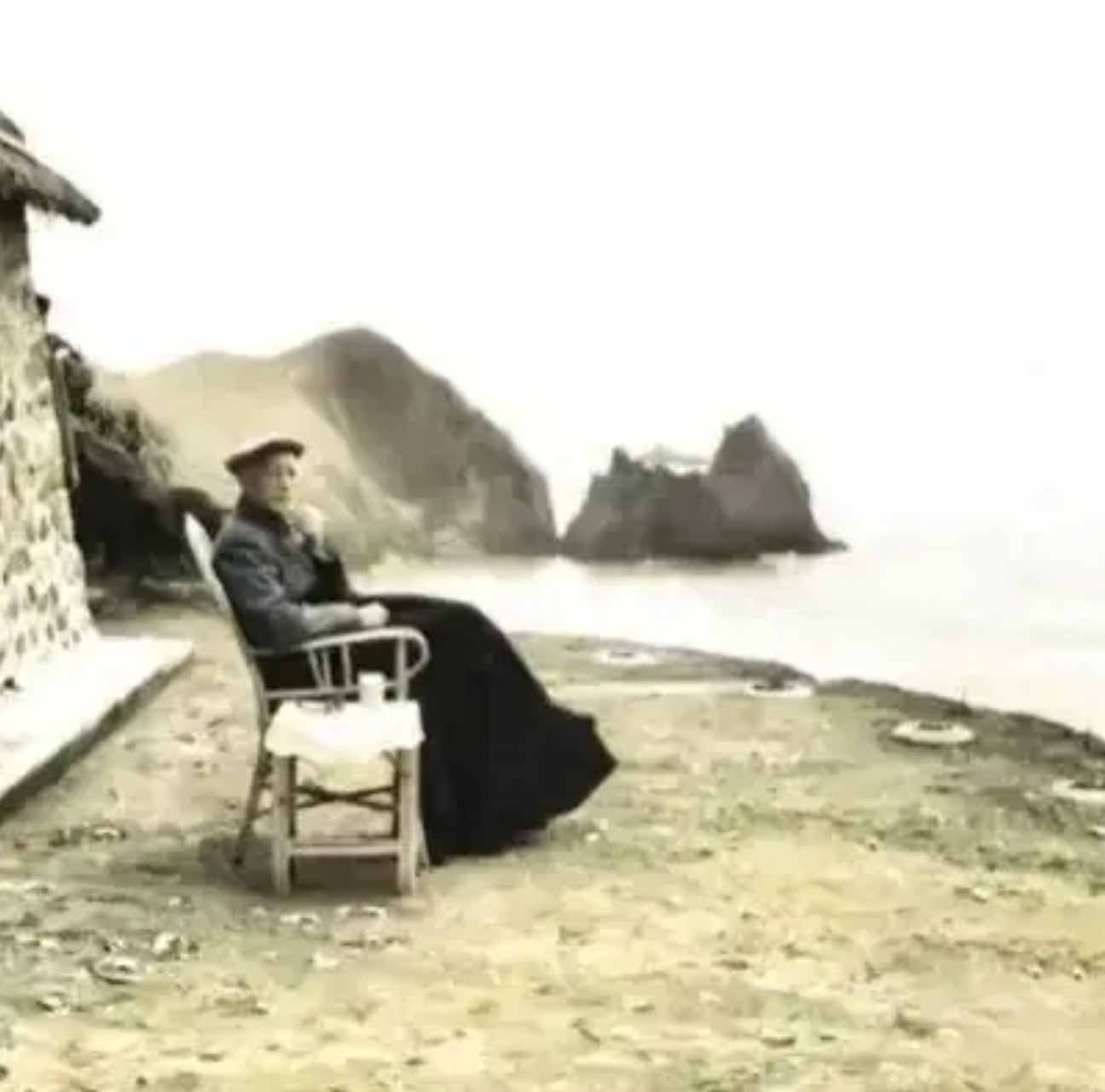 这是1954年,蒋中正在大陈岛视察时留下的罕见老照片.