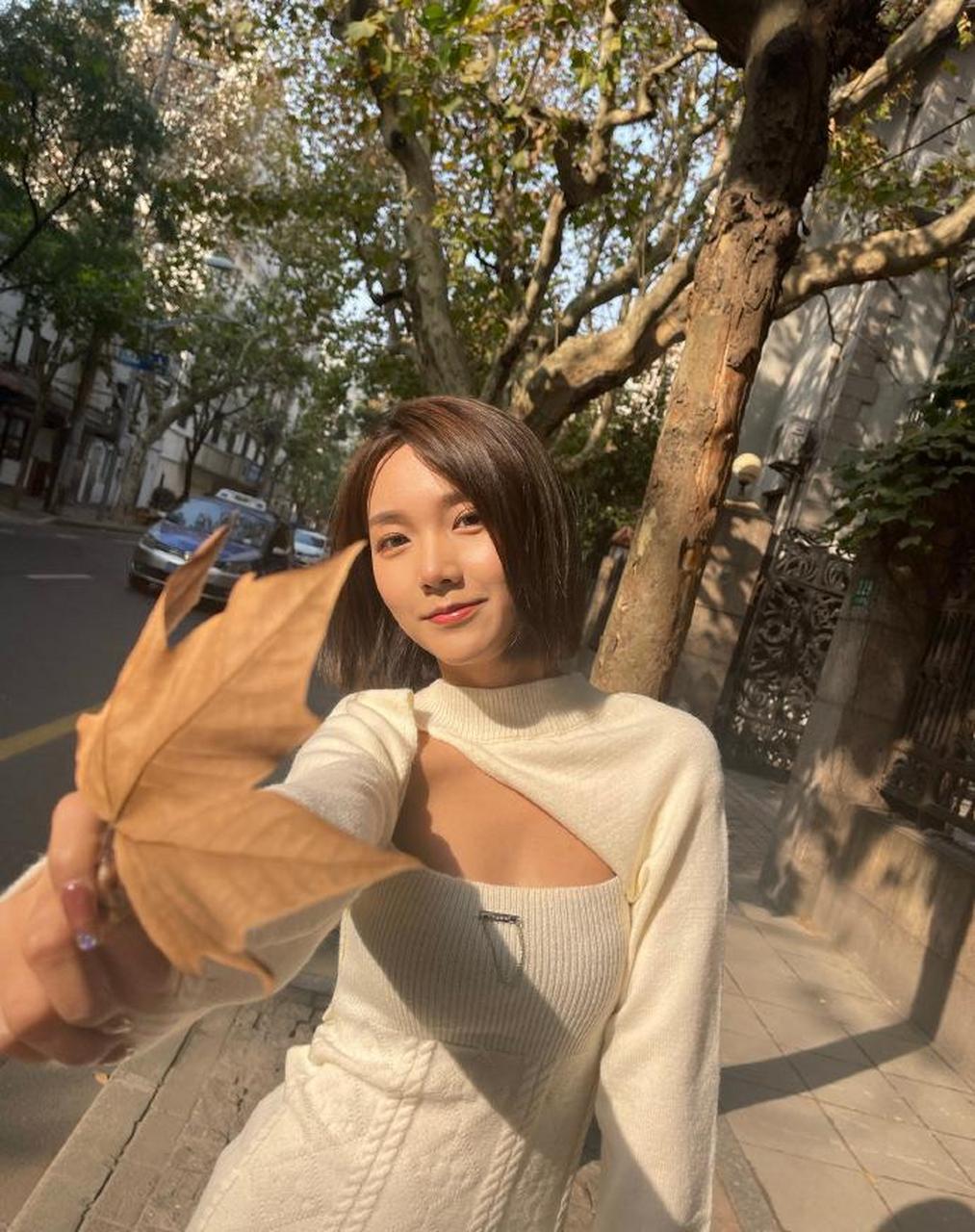 美女艺人刘佳莹迷人写真欣赏,好漂亮啊